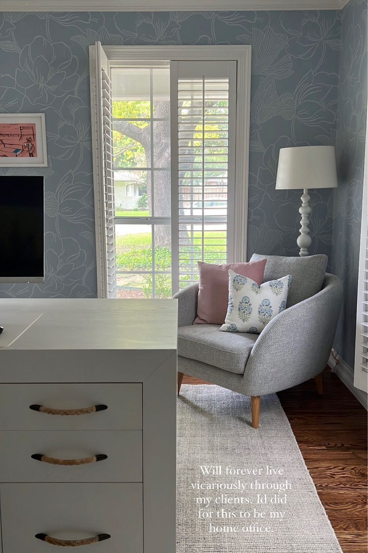 Home office, wallpaper, blue wallpaper, coasts decor, accent chair, throw pillows, area rug, neutral decor, home decor, interior designer finds

#LTKfindsunder100 #LTKsalealert #LTKhome