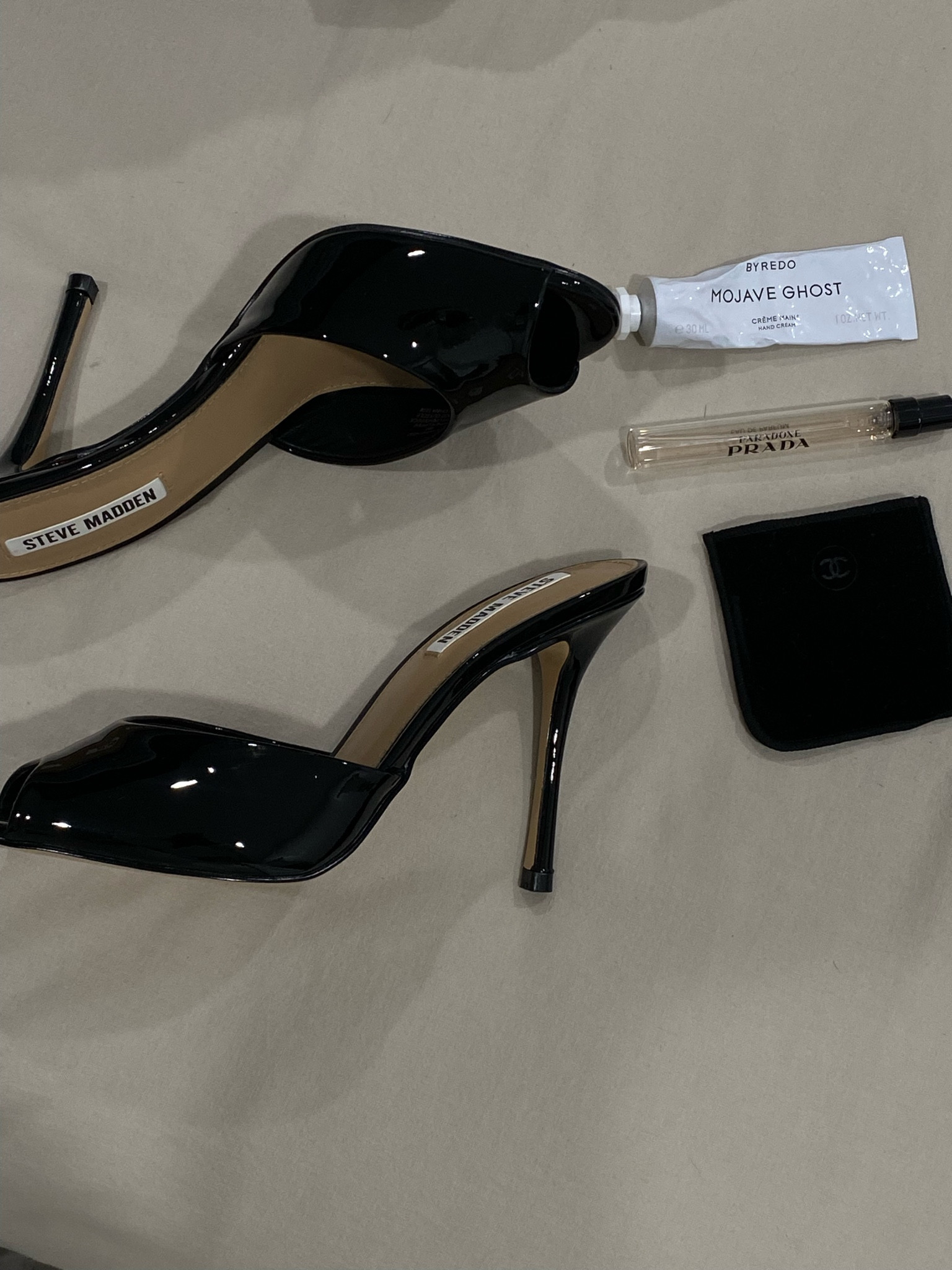 Fall shoe style

Wedding guest shoes, mules, feminine style, fall shoes, luxury

#LTKparties #LTKSeasonal #LTKshoecrush