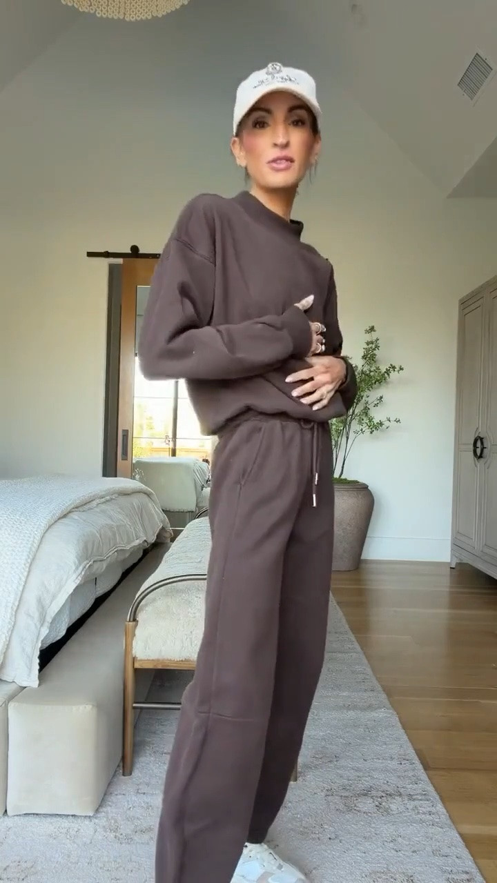 The sweats I reach for ALL the time and are so perfect for all things mom life! 🤎 run tts