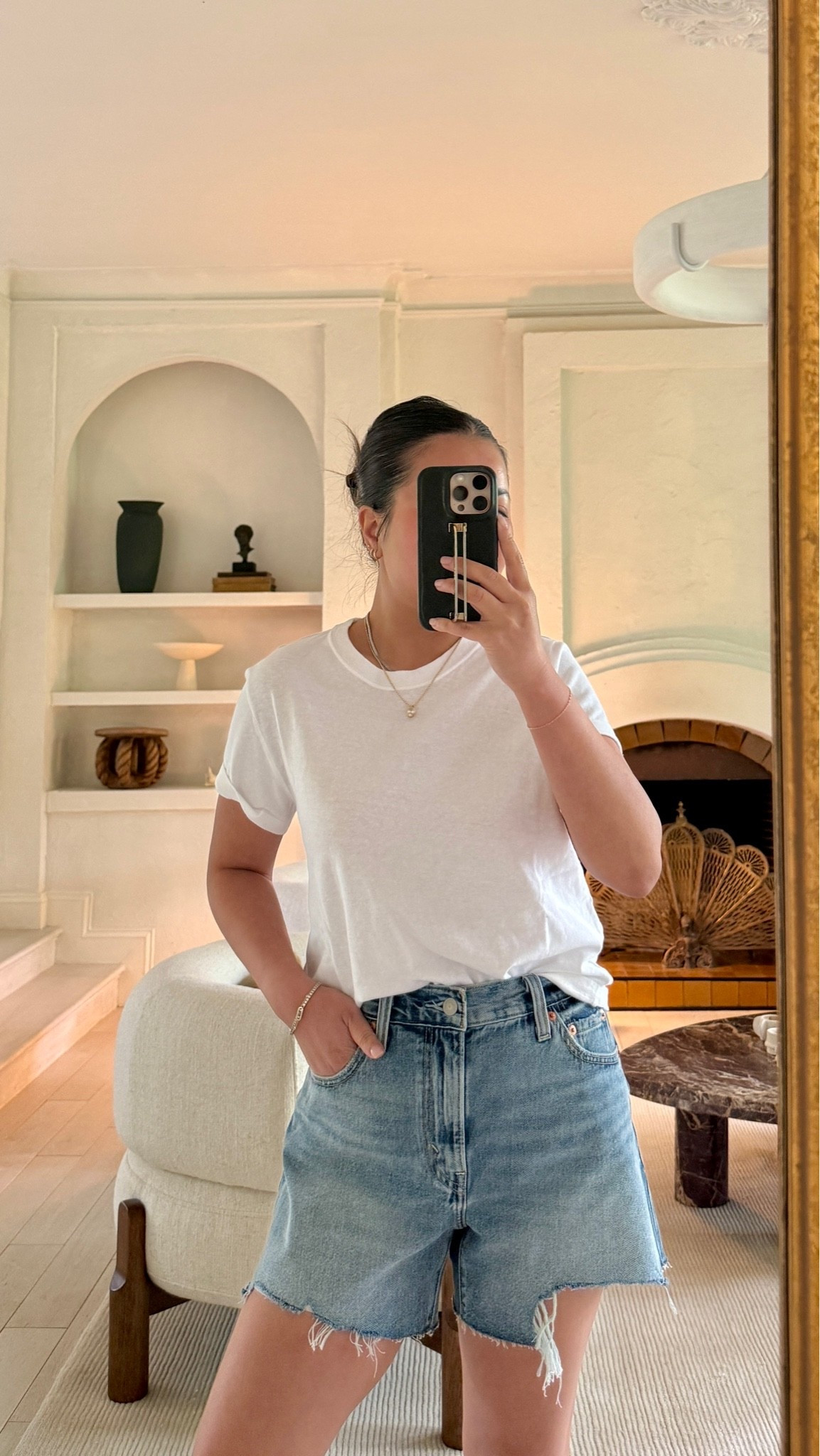 Summer uniform! 

For size reference, I’m 5 ft 115 pounds and wearing a size 26 in these shorts.

@Levi's 
#levispartner