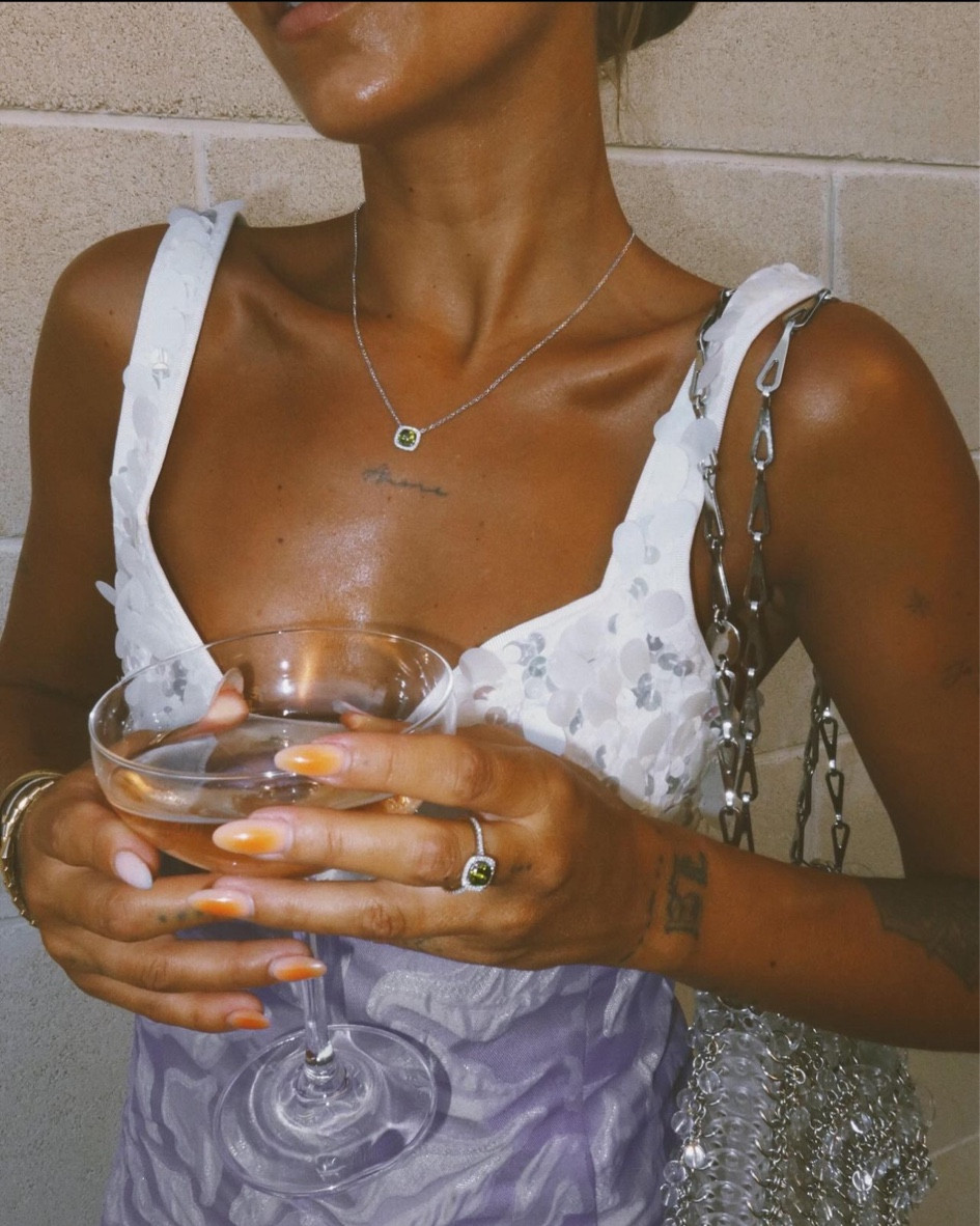 APM Monaco 💚

bijoux assortis collection Lumière APM Monaco, boucles d’oreilles, collier ajustable, bague, bijoux argents #APMMonaco #Bijoux