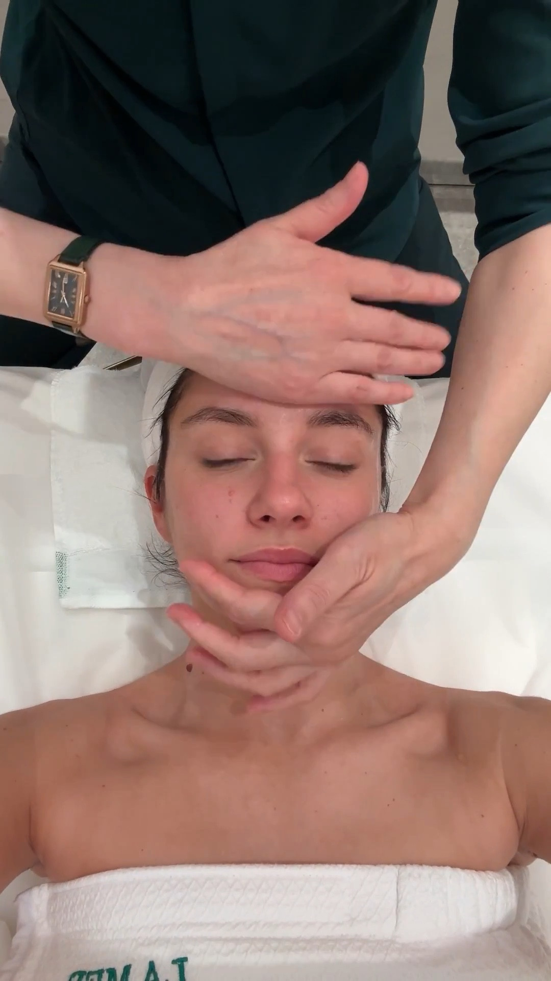 Your sign to book yourself in for the ultimate treat, David Jones have the most incredible exclusive facials to get your skin through the winter months! So easy to book online or in store! I loved the La Mer Sculpting Facial, using all of these amazing products! 

#LTKbeauty #LTKaustralia #LTKwinter