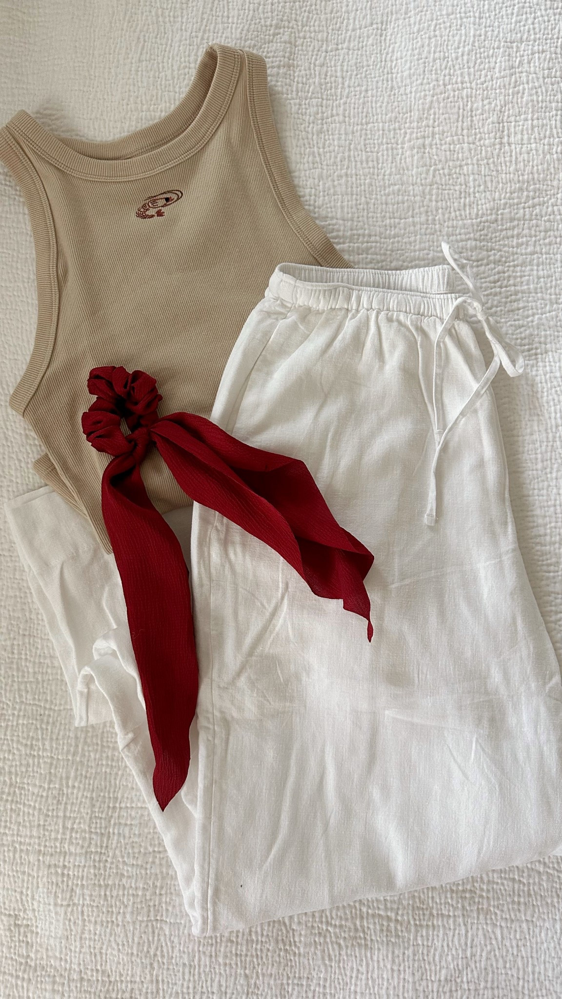 Simple summer coastal look 🦐 The tank is only $5!!

SIZING:
- TOP: Size up at least one
- BOTTOMS: TTS