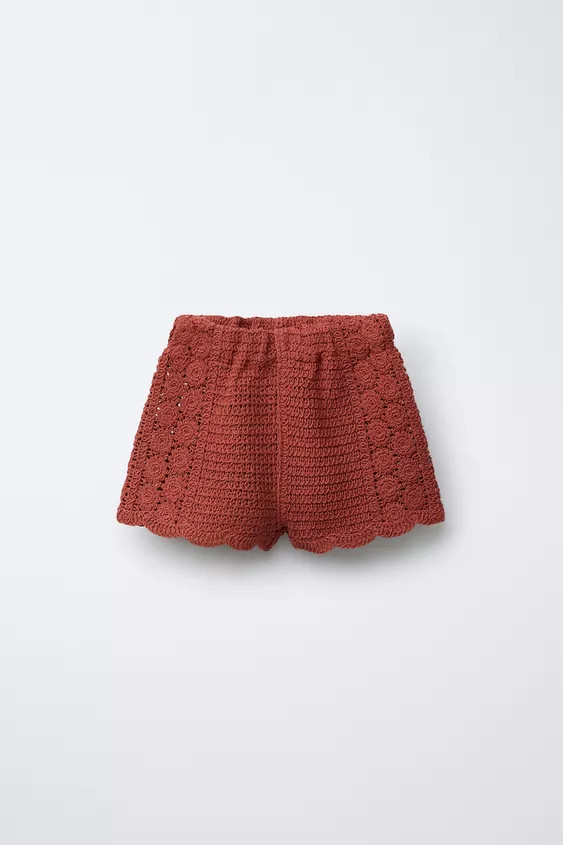 Crochet knit shorts with elastic waistband and embroidered floral detail on front and back. | Zara US