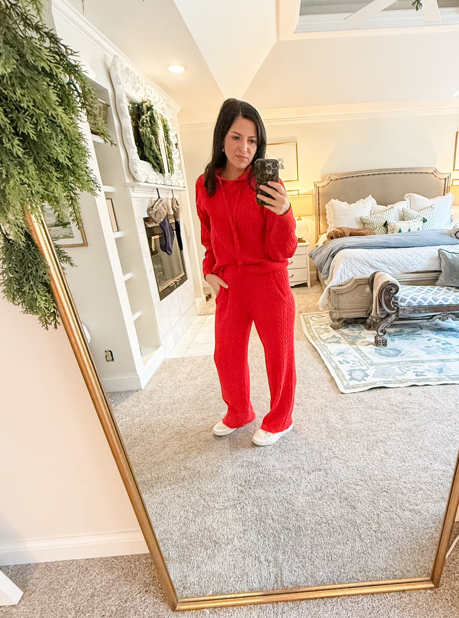 Coziest set to be Mrs Claus running all the errands, shopping & kiddos school events..will be buying in multiple colors!
.
.
#momoutfit #cozy #walmartfashion

#LTKHoliday #LTKSeasonal #LTKmomlife