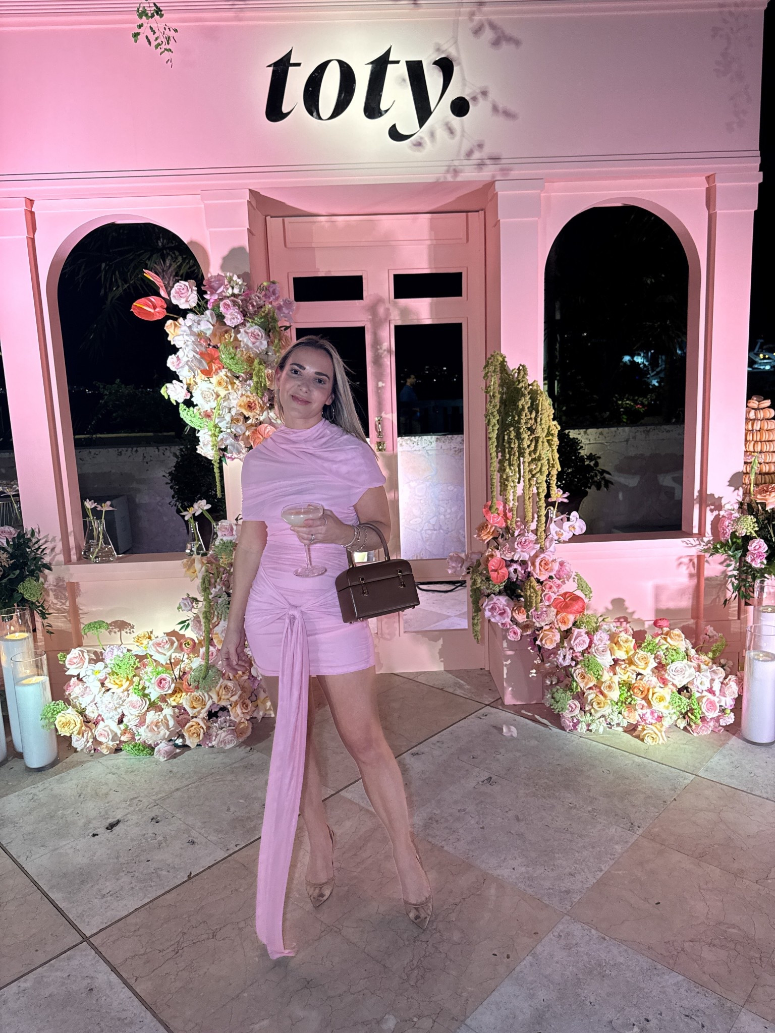 Tonight’s pink dress.

Party dress, date night dress, girls night outfit, New Year’s Eve outfit 

#LTKSeasonal #LTKParties #LTKStyleTip