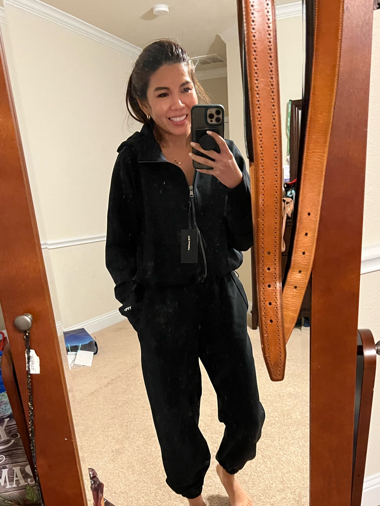 softest sweat set ever - top size small, bottom size small short (I’m 5’4”) 

I have several neoknit items because they’re so soft and comfortable!! 