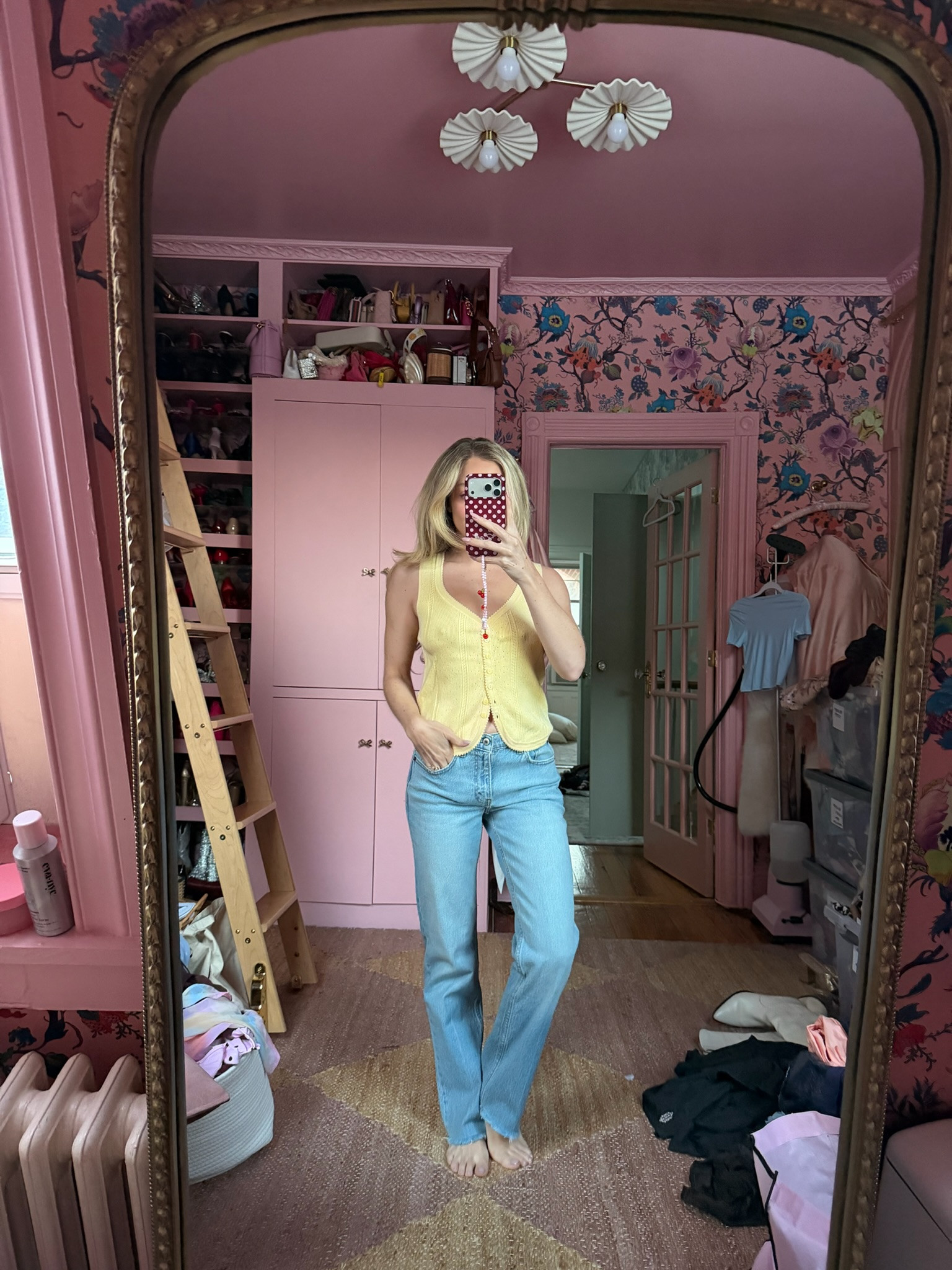 Yellow vest for spring 

#LTKFestival #LTKgrwm #LTKootd