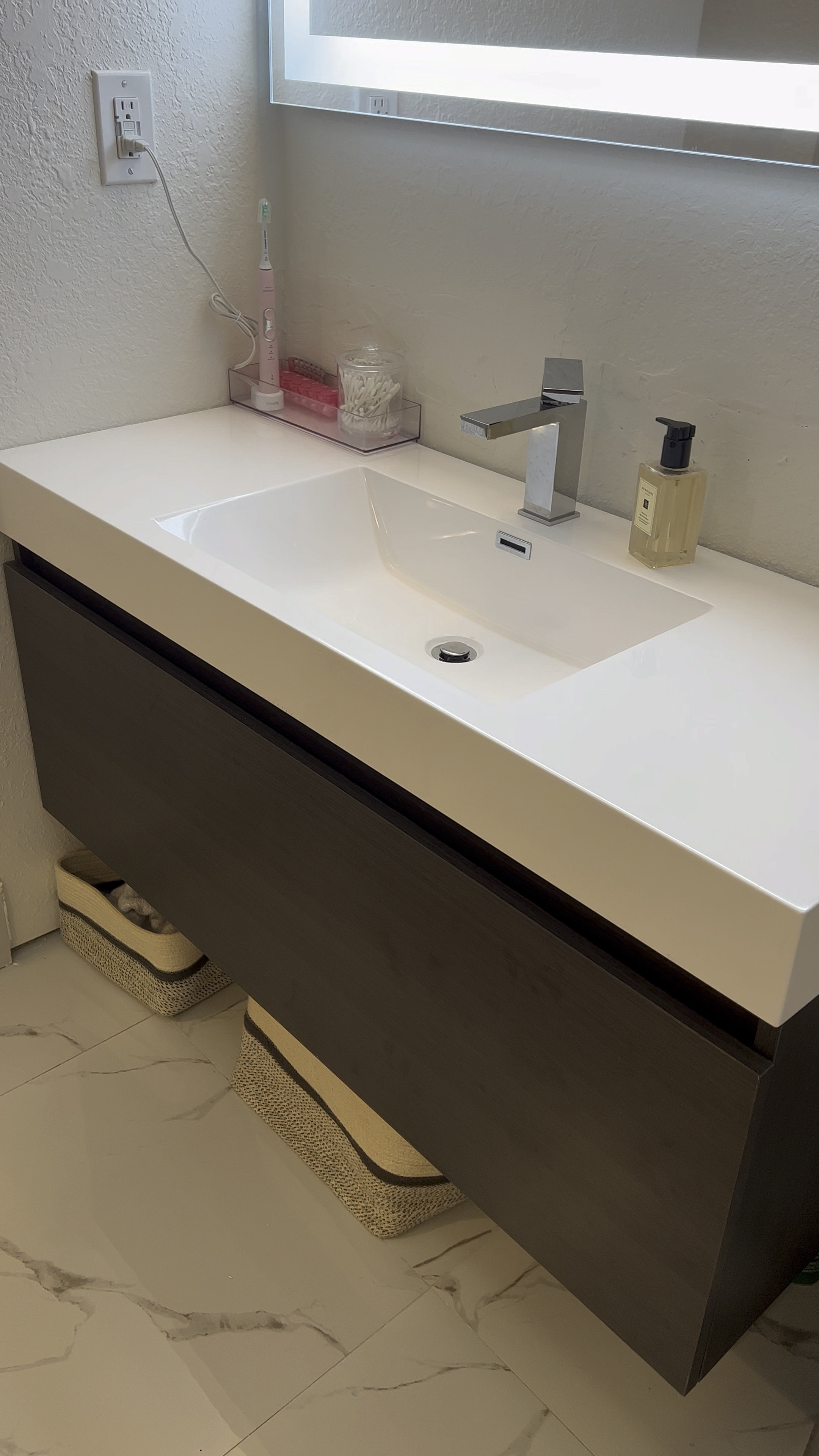 New bathroom vanity 🙌

Goodbye yellow sink ✂️

#LTKhome #LTKFind