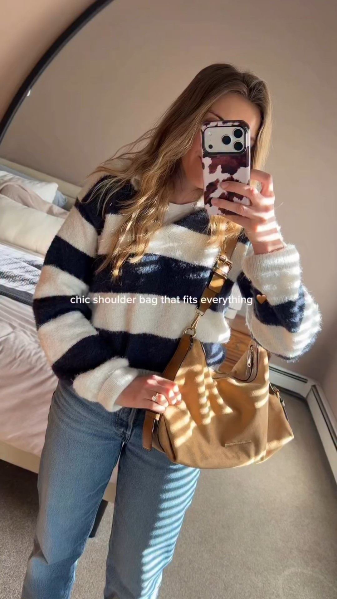 Chic slouchy shoulder bag that fits everything!! Gifted from @daseinstyle 🤎

#suedebag #hobobag #shoulderbag

#LTKootd