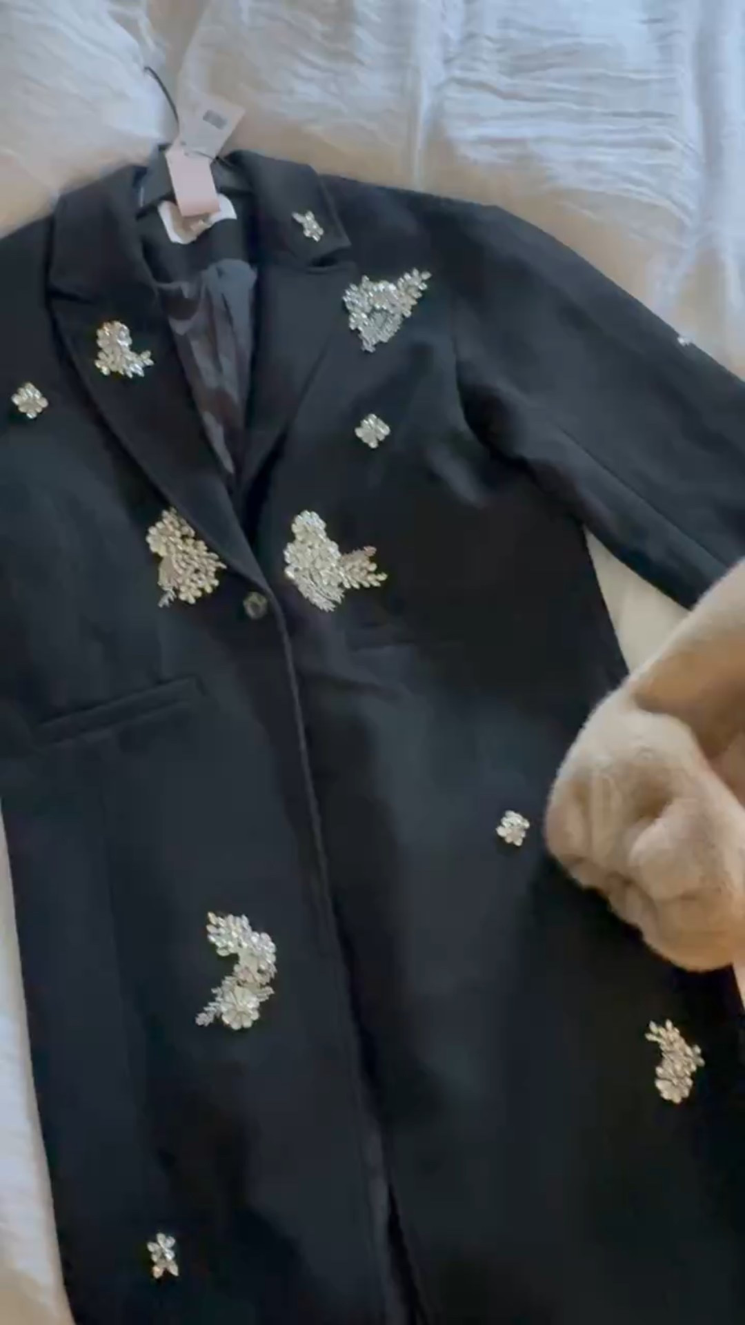 Just in awe of the impeccable detail (front & back) of these @cinqasept coats from @saks #cinqasept #saks #SaksPartner @shop.ltk #liketkit https://liketk.it/5DQVj

#LTKSeasonal #LTKootd #LTKHoliday