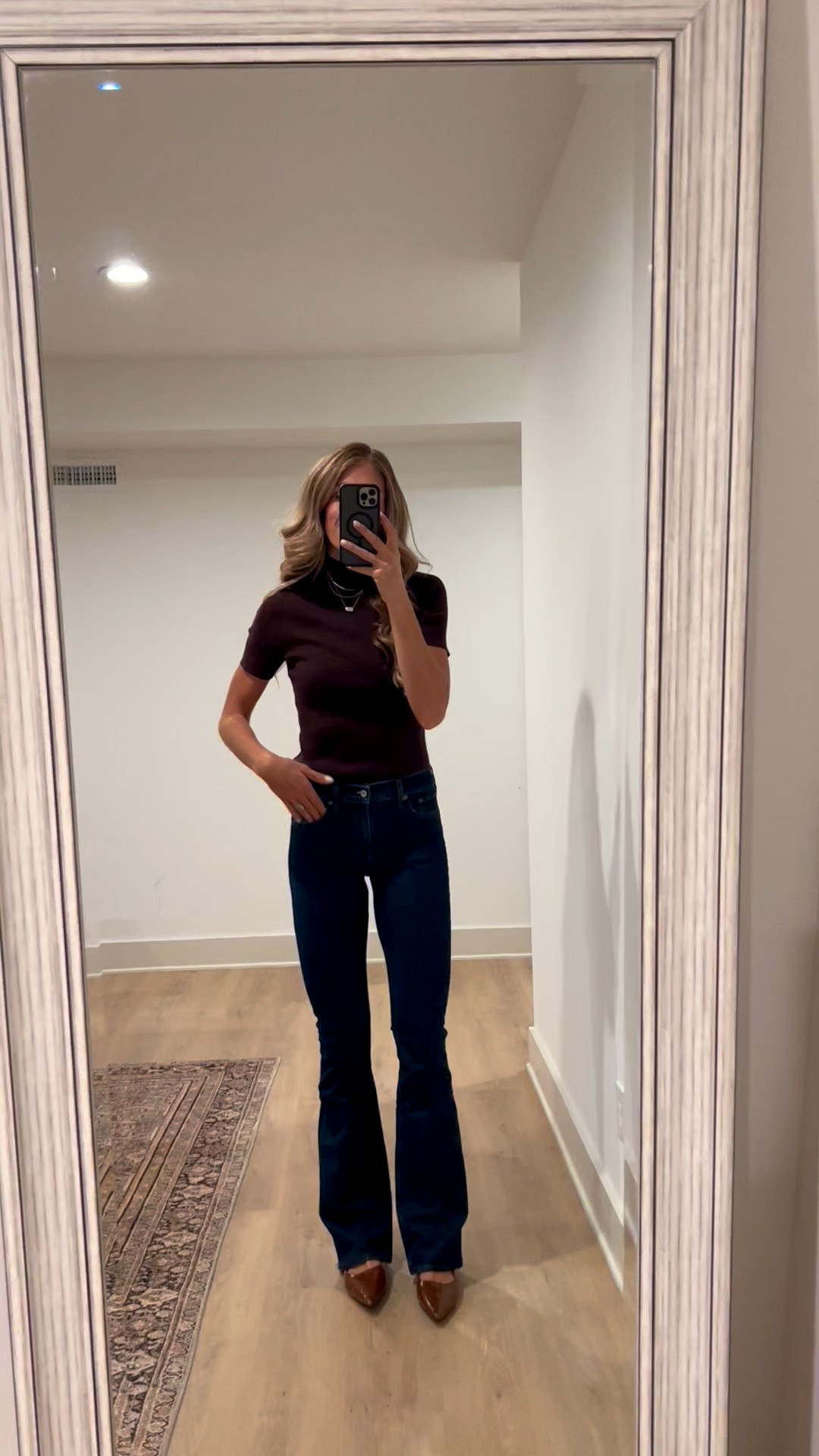 mid rise boot cut. Wearing my true size 27 extra long but I will say they run tighter and are more form fitted