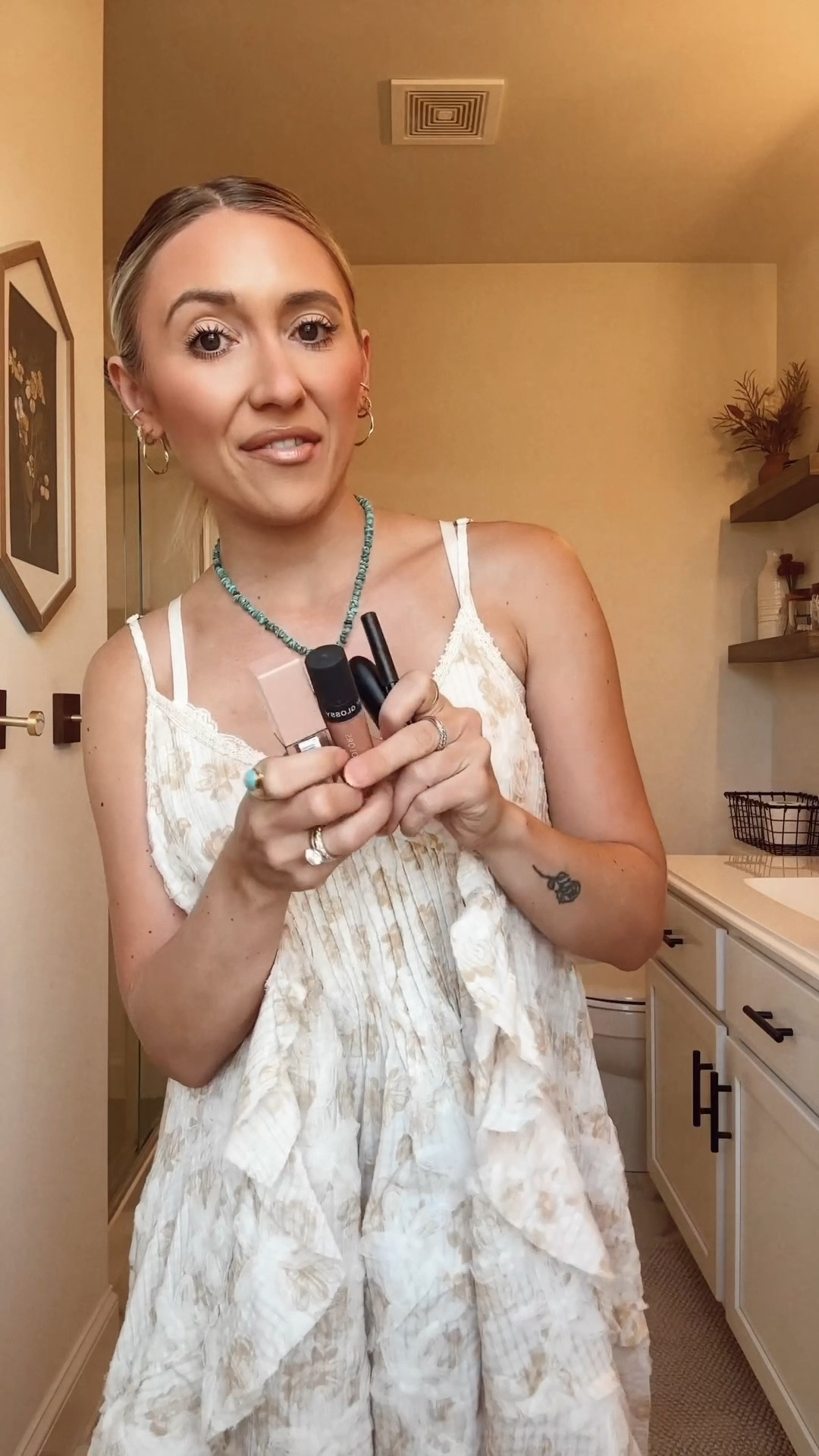 Favorite nude lip combo
Liner: nyx nude beige
Lip stick: max creme de nude
Gloss: stone filler Maybelline 
Gloss: can you not dose of color

#LTKBeauty #LTKU