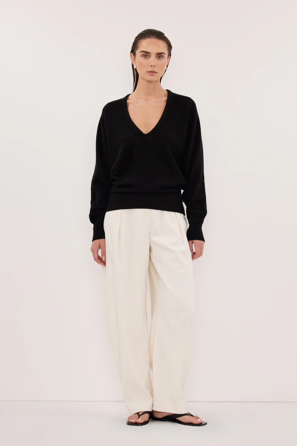 LUMI BLACK V NECK KNIT JUMPER | DISSH