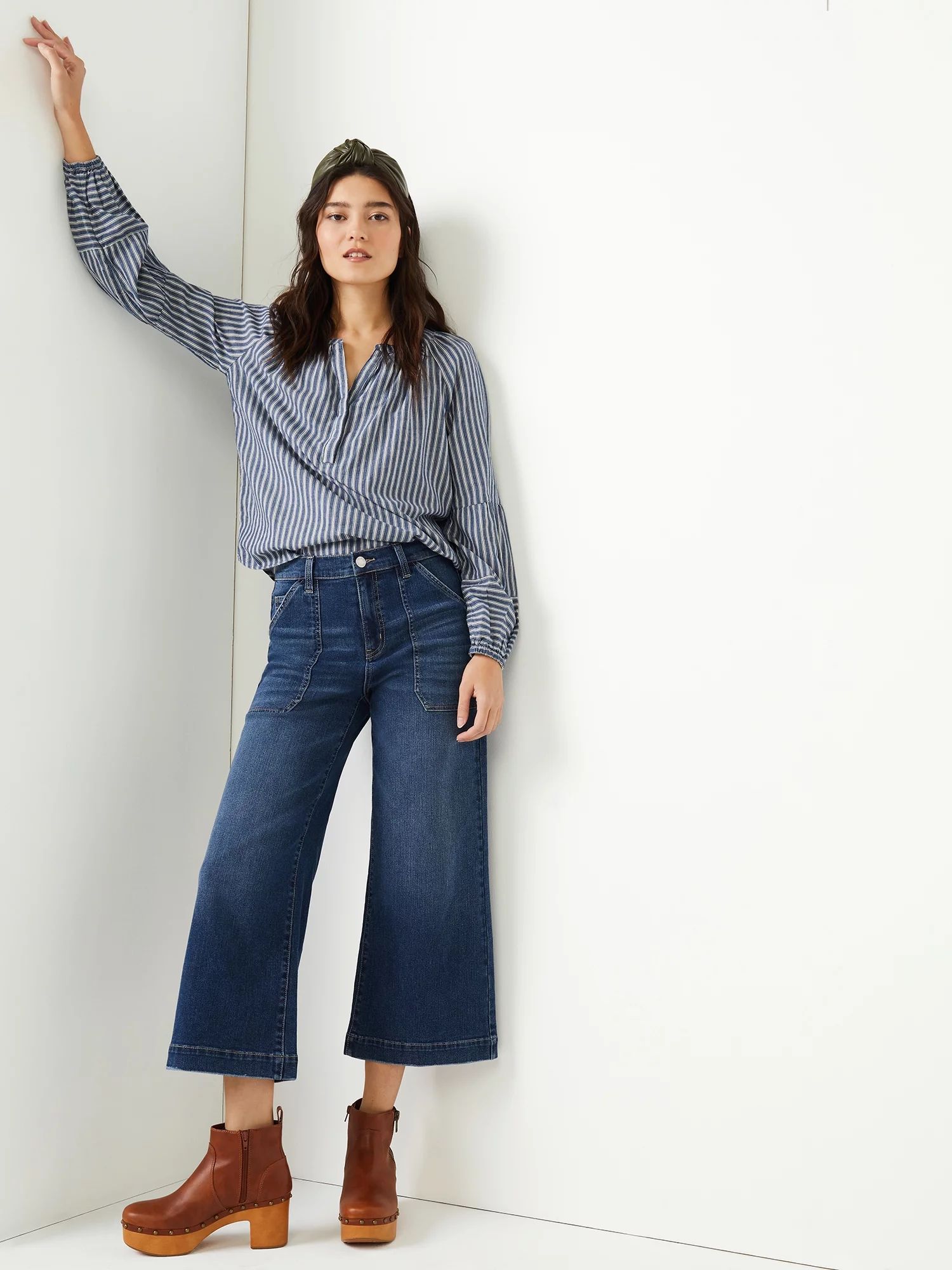 Time and Tru Women's High Rise Wide Leg Crop Utility Jeans | Walmart (US)
