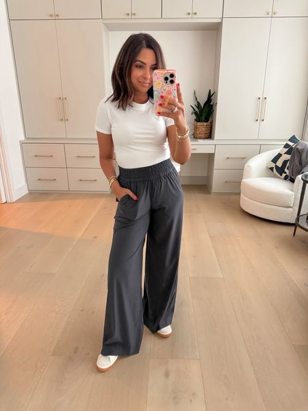 Wearing an xs in this ribbed tee and xs regular length in wide leg pants 

#LTKOver40 #LTKSeasonal #LTKStyleTip