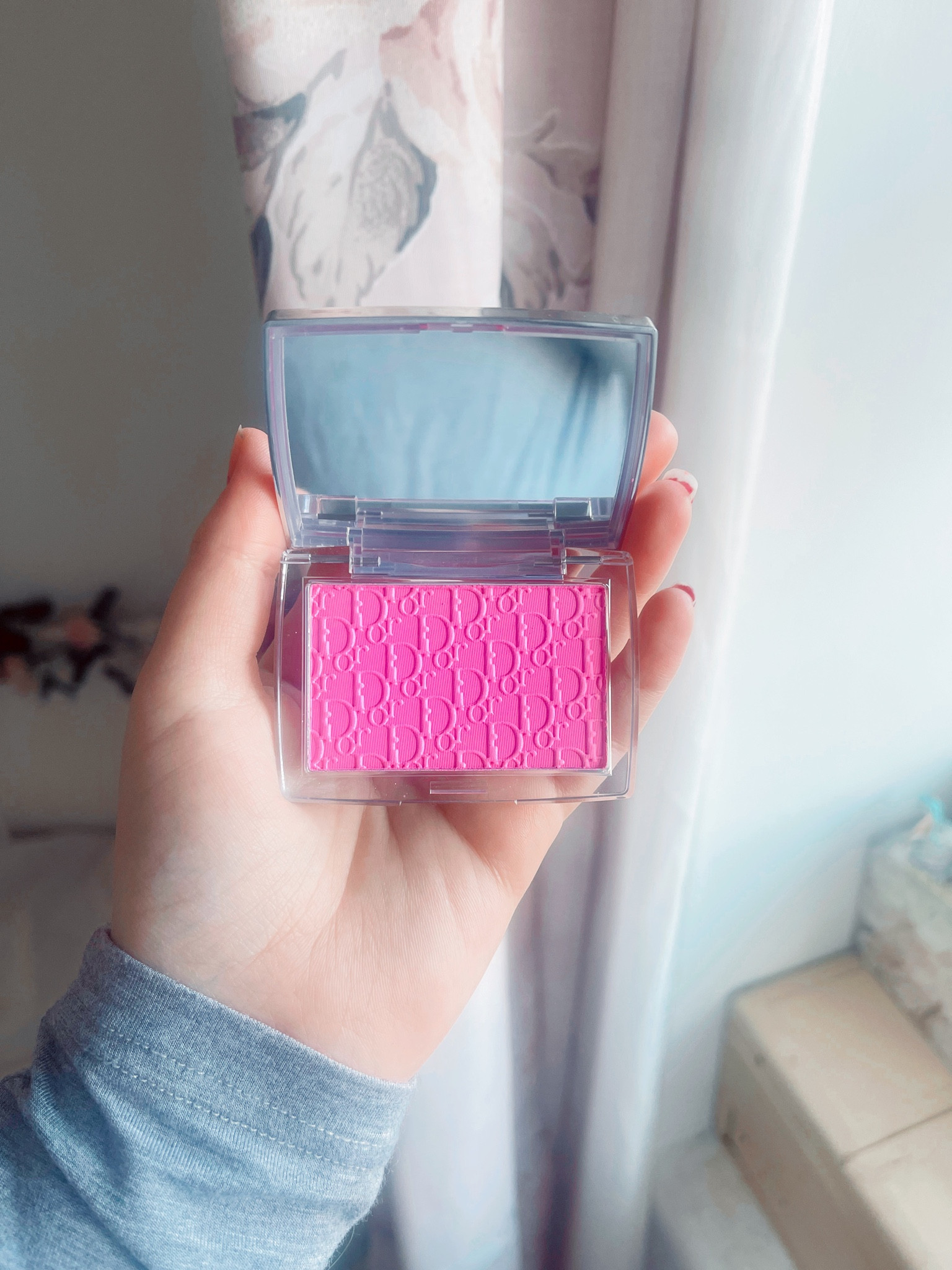 This has to be the prettiest blusher !! It looks so beautiful on too ☺️
#makeup #blusher #missdior #beauty

#LTKunder100 #LTKbeauty #LTKU