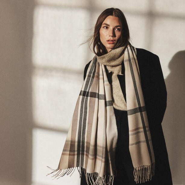 SUPER SOFT SCARF, HOLIDAY TARTAN CAMEL | Indigo (CA)