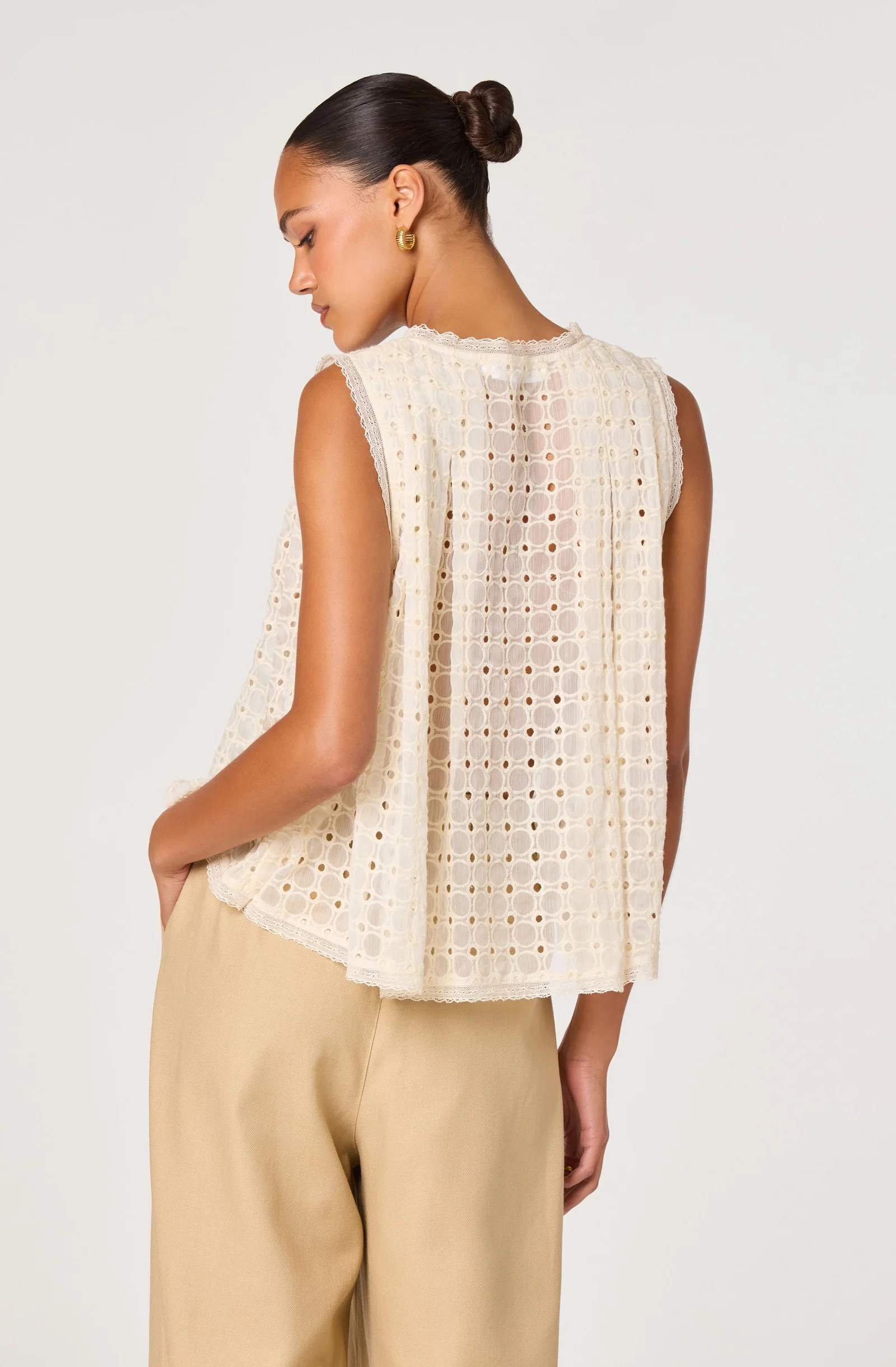 Alisa Embroidered Eyelet High-Low Top | ASTR The Label (US)