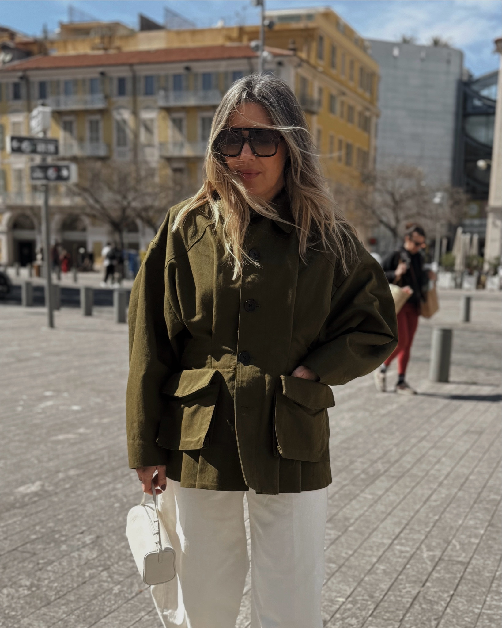 J’avais oublié de vous poster cette veste.
C’est celle que je porte le plus en ce moment.
La pièce de mi-saison par excellence.
Vous aimez ?

veste Zara, Zara veste femme, look Zara, outfit Zara femme, minimal outfit, style minimaliste femme, parisienne fashion, style parisien, mode femme 50 ans, style over 40, mode chic femme 50 ans, look mi-saison femme, tenue mi-saison, capsule wardrobe femme, dressing minimaliste, élégance simple, outfit inspiration femme, look du jour femme, mode parisienne, effortless chic, chic sans effort

#zara#zaranewin#

#LTKeurope #LTKworkwear #LTKfrance