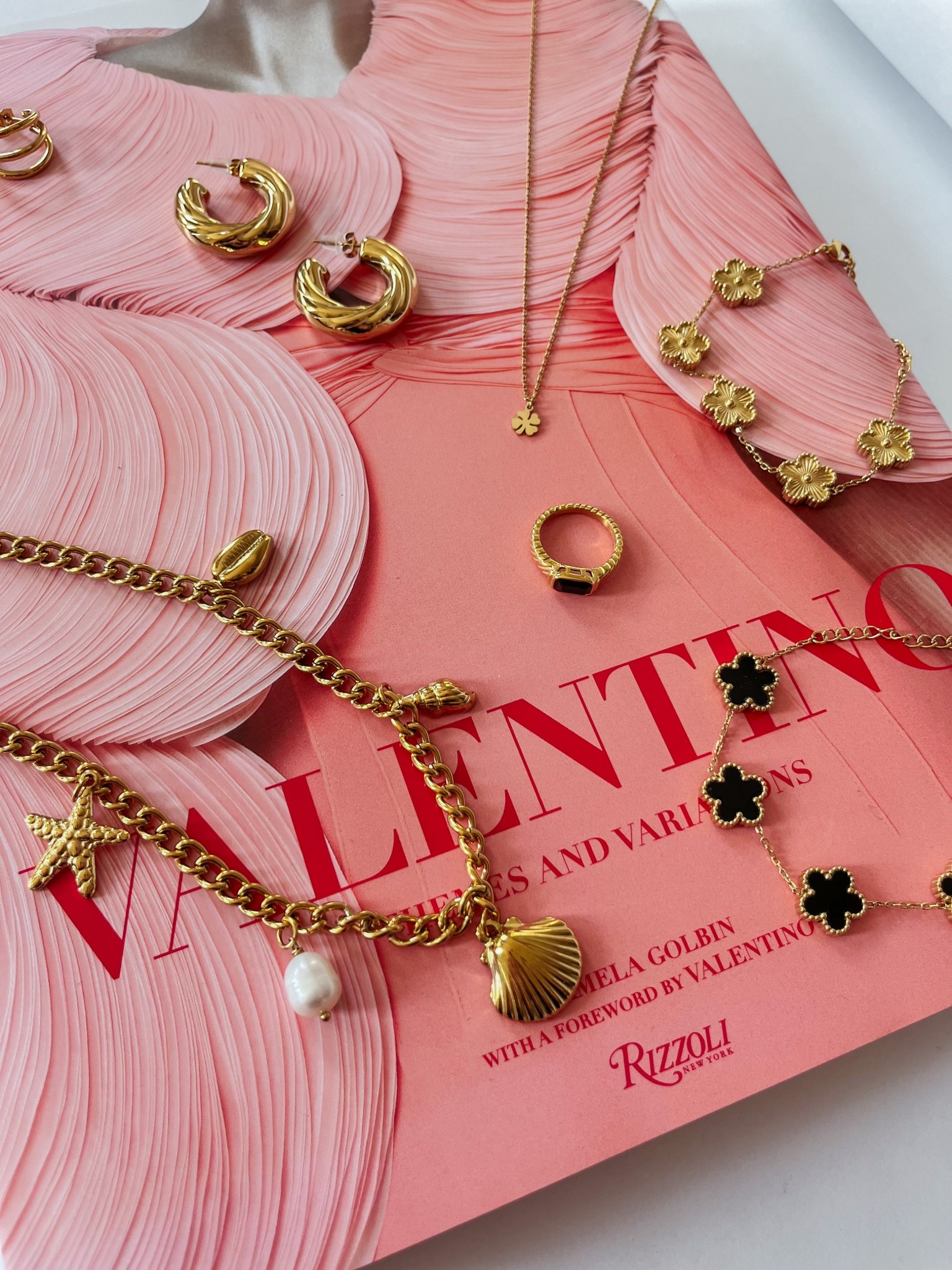 Waterproof jewelry 
Clover necklace bracelet


#LTKFindsUnder50 #LTKFindsUnder100 #LTKSaleAlert