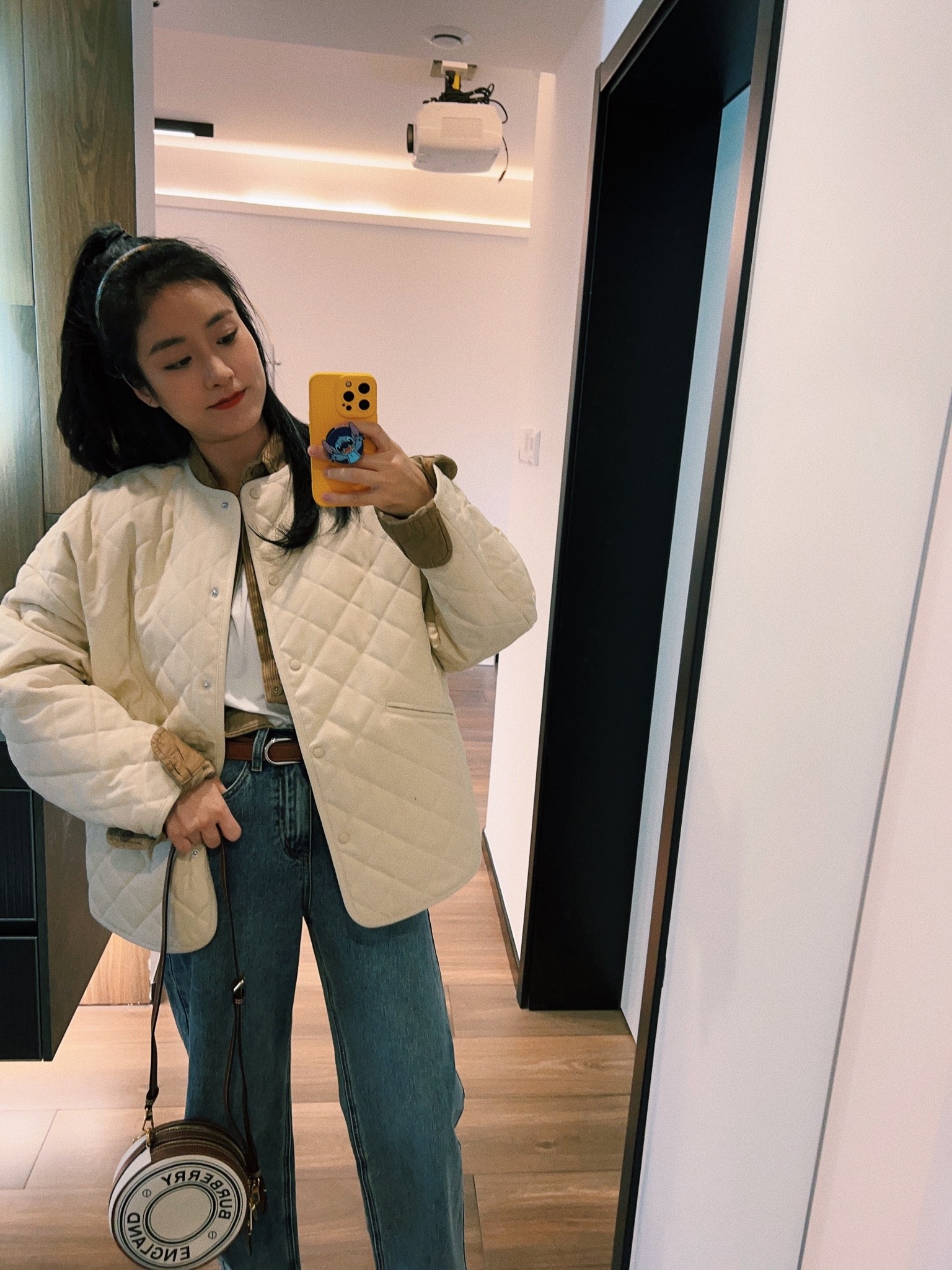 我们咪咪一朵朵的“小平层”终于投入使用了❤️
 
第一次在上海装修
我正好在生孩子奶孩子所以基本上什么都没管
都是内人搞的
没有什么大翻车
也基本上和预想的差不多了
小是小了点
但也是我们俩这些年积累下来的全部心血了🙂
 
金牛座家庭继续加油啊🤨

#LTKitbag #LTKstyletip