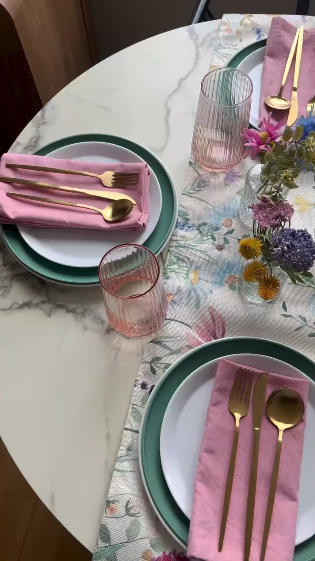 After 6 months I finally got to host a family gathering at my new place!

At first I couldn’t host because I didn’t have a sofa for about 3 months and then anytime we would plan to do something here, something would always happen last minute and hosting at my place wouldn’t make sense!

Even this time….everything I ordered either had missing items, got misplaced and mistakenly frozen, or still hasn’t even shown up lol

But I’m so grateful I was able to host Resurrection Sunday dinner!

Everything worked out and we had a great time!

“He got up!!!!!!”
::cues Black church music:: 💃🏾💃🏾

#LTKHome #LTKfoodie #LTKSeasonal