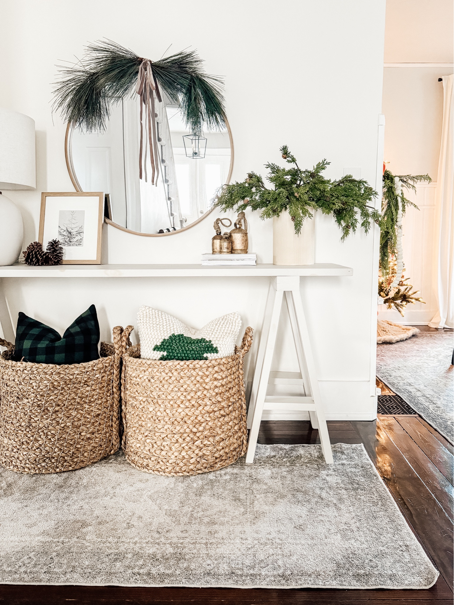 Christmas Entryway 🎄

#LTKHoliday #LTKSeasonal #LTKHome