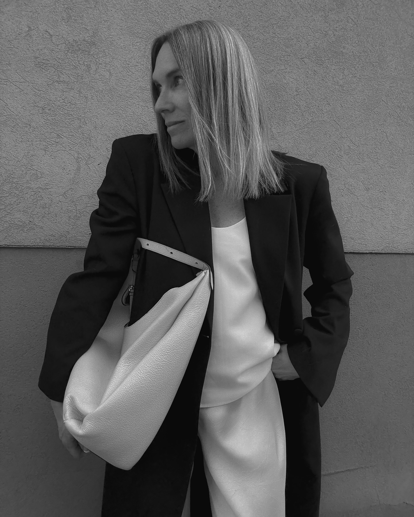 100% influenced by @lindajuhola today

tank @almadalabel 
Blazer @houseofdagmar 
Pants @vince 
Shoes @therow 
Bag @toteme

#LTKstyletip #LTKover50style #LTKworkwear