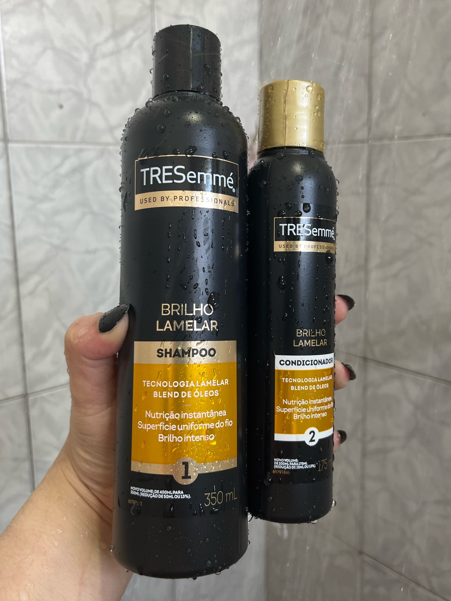 Essa linha é perfeita. Desmaia o cabelo real. E o óleo dessa mesma linha é tudo de bom, não pesa o cabelo deixa brilhoso e é bastante cheiroso. 🫧

#LTKbeauty #LTKbrasil