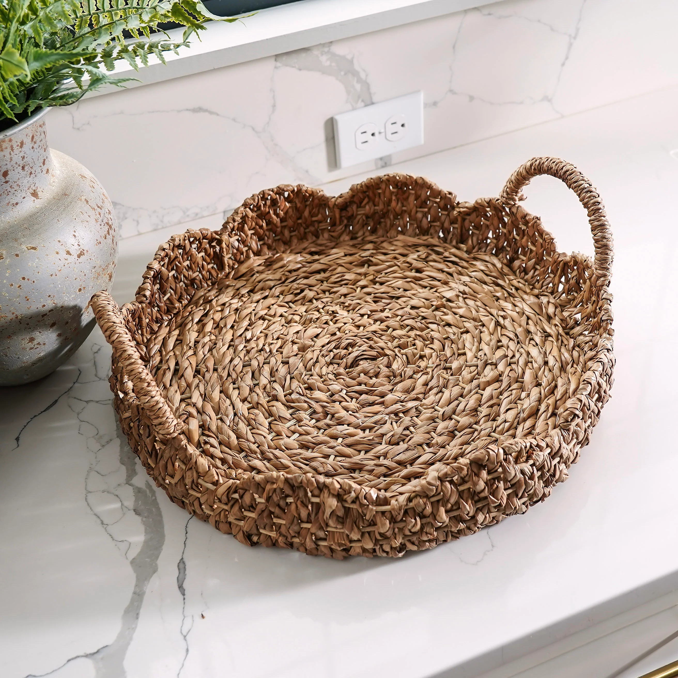 Braided Scalloped Seagrass Tray | MJHome
