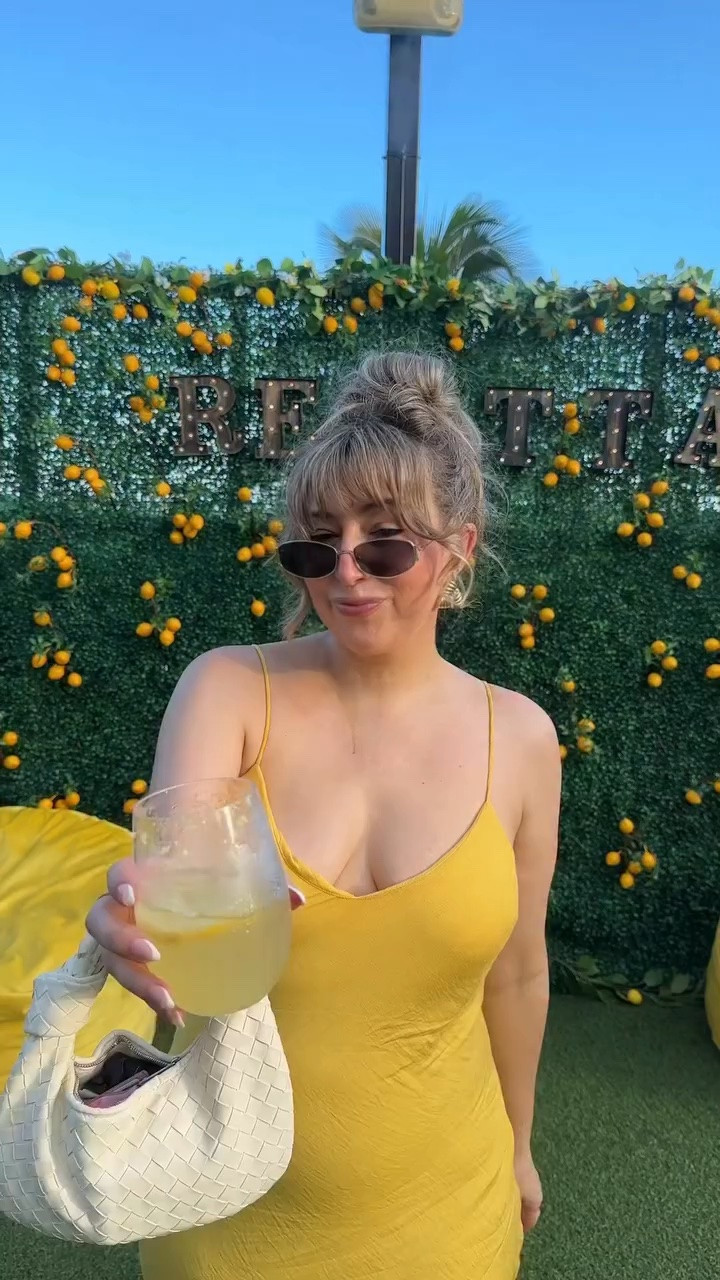 Come with me to @regattagrove for the When Life Gives You Lemons Festival! 🍋💛 nothing like bayside views and citrus cocktails with my bestie, @hanaespinosa! 

Loving OFFICIALLY being back home in Miami and having the chance to rediscover old favorite spots and explore new ones. Where should I go next?? #regattagrove #coconutgrovemiami #coconutgrove #miamiinfluencer #miamicontentcreator
