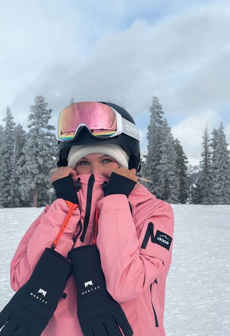Snowboard gear 🫶🏻

Goggles: Smith MAG + ChromaPop in rose gold mirror lens 
Hat: linked similar 
Jacket: Dope snow Annok W in pink (linked similar / similar quality) 
Gloves: Montec, linked similar 

#LTKGiftGuide #LTKunder100 #LTKSeasonal
