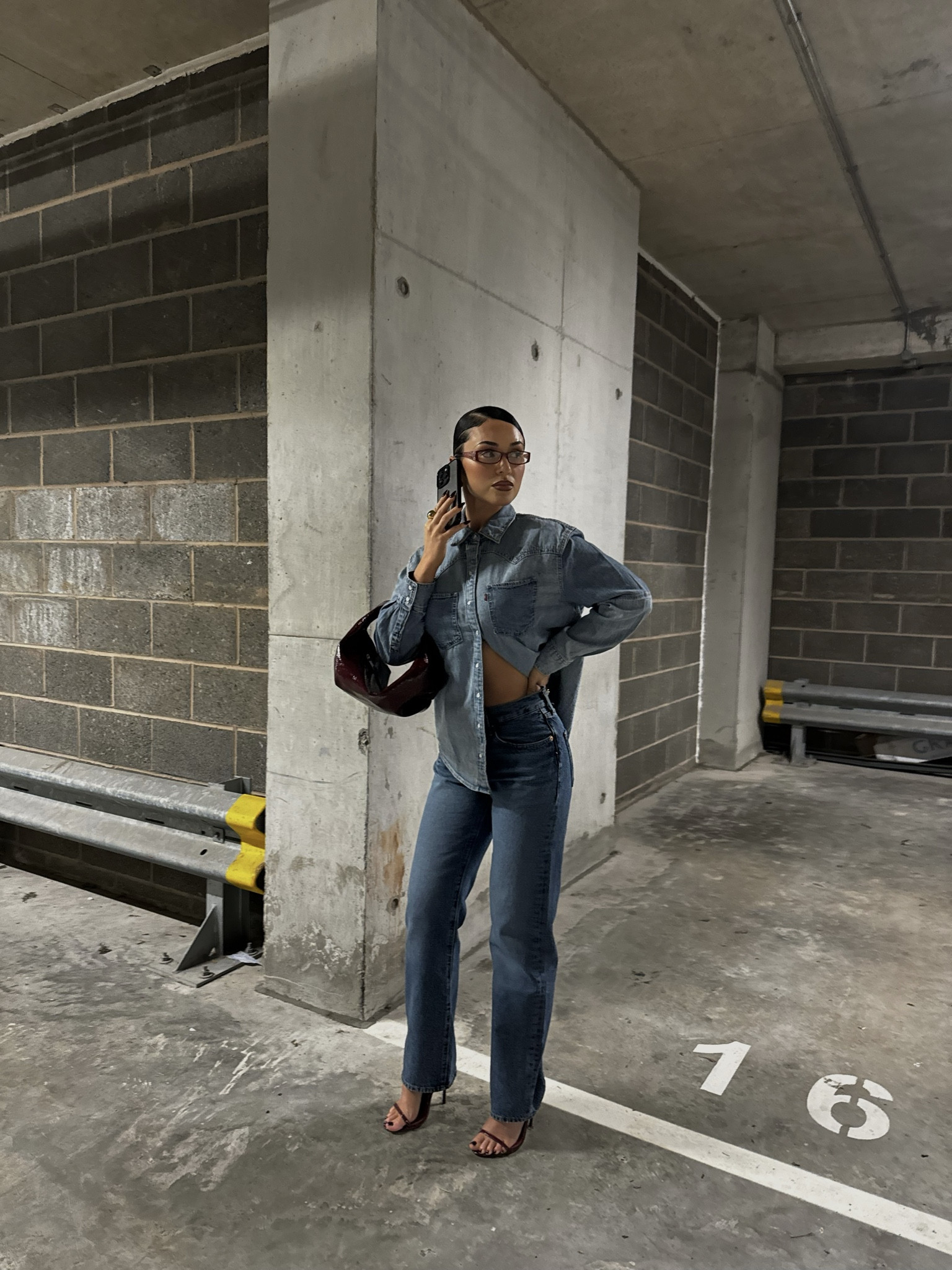 Levi’s double denim look..

Levi’s are a classic and timeless brand. A pair of Levi jeans are a must have in your wardrobe.. throughout your life! Dress up or dress them down, 501s are my complete staple and they flatter your natural body shape. 

This Teodora Western Shirt pairs with the jeans perfectly to create this clean double denim look ♥️ perfect for this season with the pop of red accessories to bring out the Levi’s branding 🤲🏽

I wear a W26 L32 in the 501s and a Medium in the shirt ✨