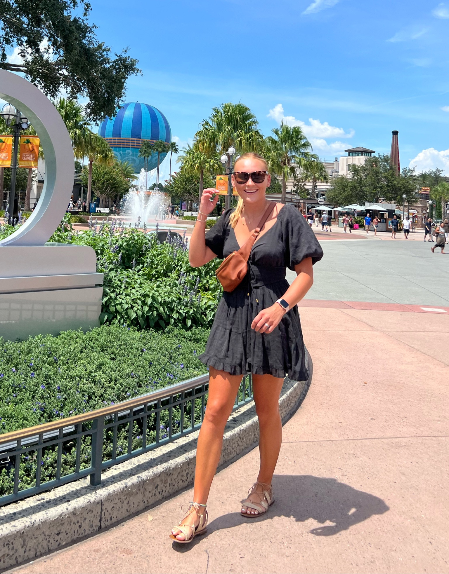 SO many different print and color options😍 it runs large, I sized way down to an XS! 

Free people, dress, style, summer, end of summer fashion 