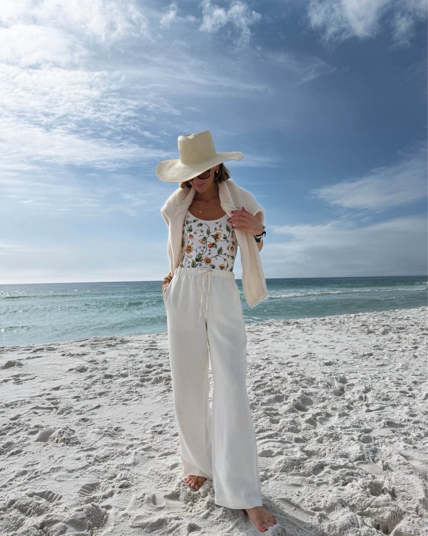 I love a simple white look on the beach — especially over the holidays. 

#LTKSeasonal #LTKTravel #LTKootd