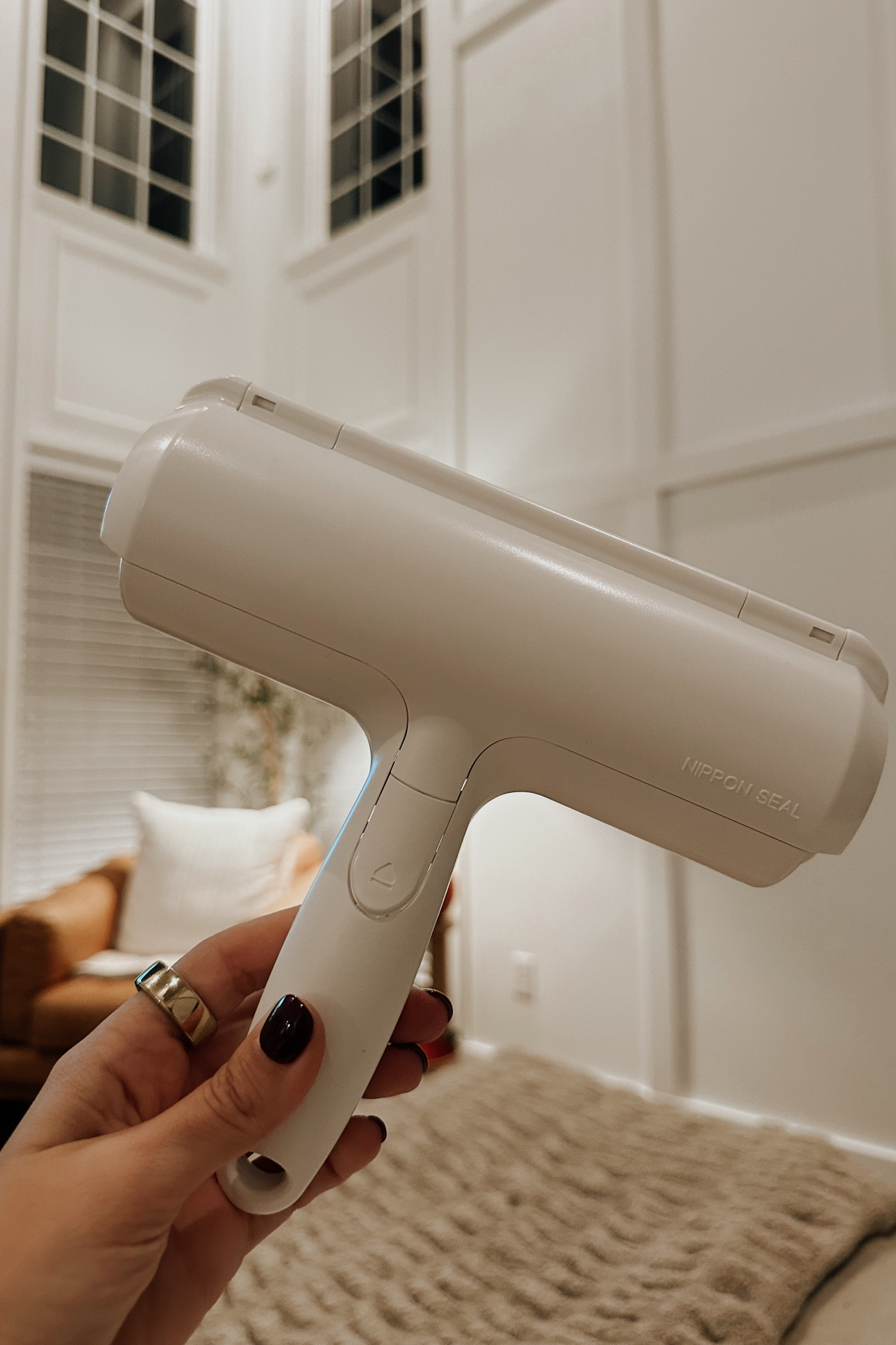 if you’re a dog fam you need this reusable lint roller 