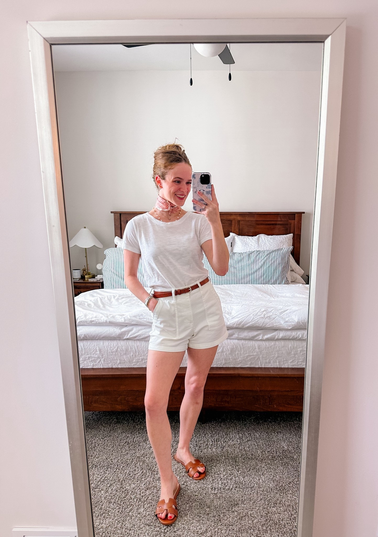 Wednesday OOTD!! Added a little twilly from an old Coach bag as a neck scarf, and I loved it!! A perfect pop of color 🌺