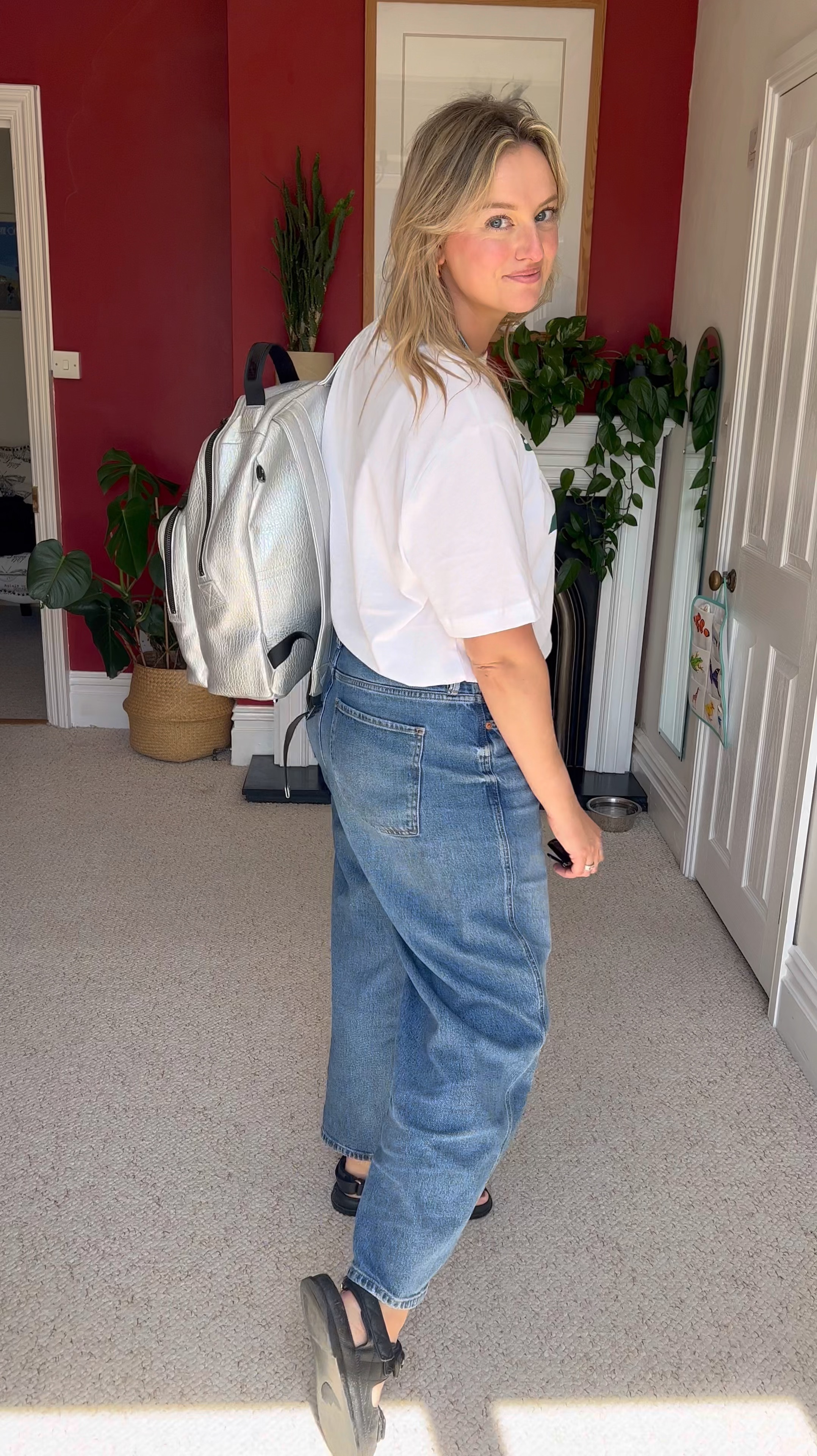 These jeans keep selling o it but they just came back in stock. They’re a slightly barrel leg jean so they’re the perfect way to dip a toe into the trend but they’ll still look great for seasons to come. 
I also think this shape lends it well to us mid-size ladies as it’s not too oversized so still feels flattering. 


#LTKeurope #LTKstyletip #LTKmidsize