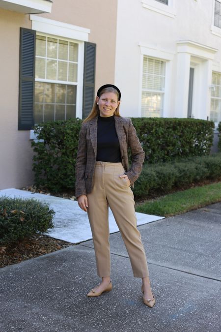 Zara Pants Review 👇🏼
▫️Runs Small, Size Up One Size
▪️Perfect for Petites
▫️Comfortable and SO Flattering

These pants have definitely become a work staple and I need them in every available color. I currently own tan & white and am looking at similar pairs available at Kohls. 


#zarapants #workwearinspo 

#LTKSeasonal #LTKworkwear #LTKunder50