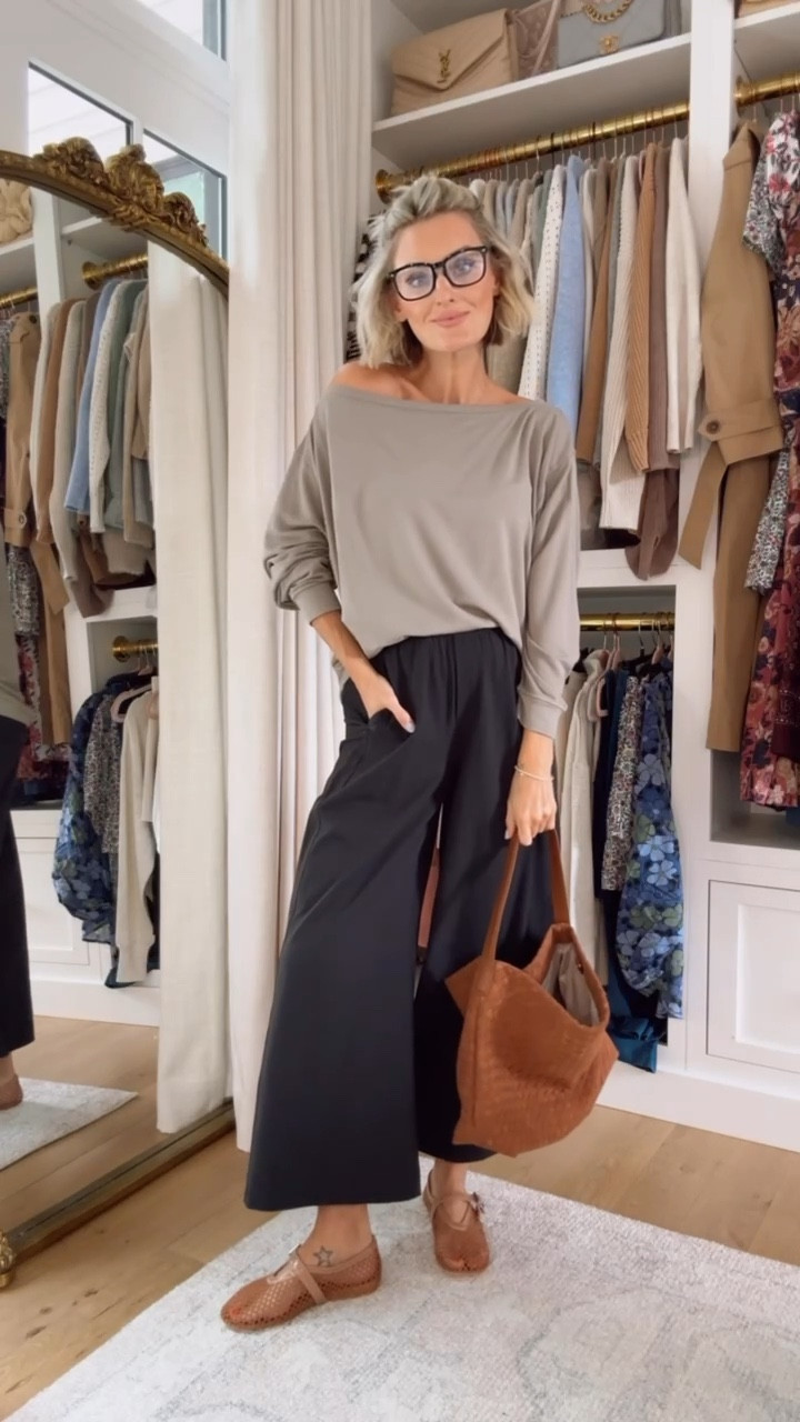 These pieces from lululemon are so good! Wearing 6 in the top & S in the pants! I sized up one for the bump!

Loverly Grey, lululemon, athleisure, travel outfit, fall outfit 

#LTKSeasonal #LTKStyleTip