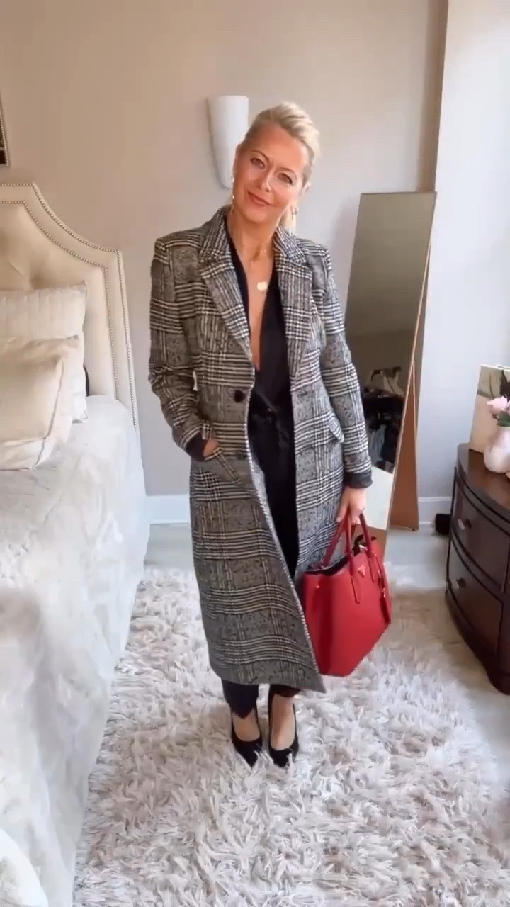 🔥EASY TRANSITION FROM WORK TO HAPPY HOUR 🔥

Fashion tape is your friend with this style 😂

So be honest, would you wear this? 


#LTKootd #LTKWorkwear