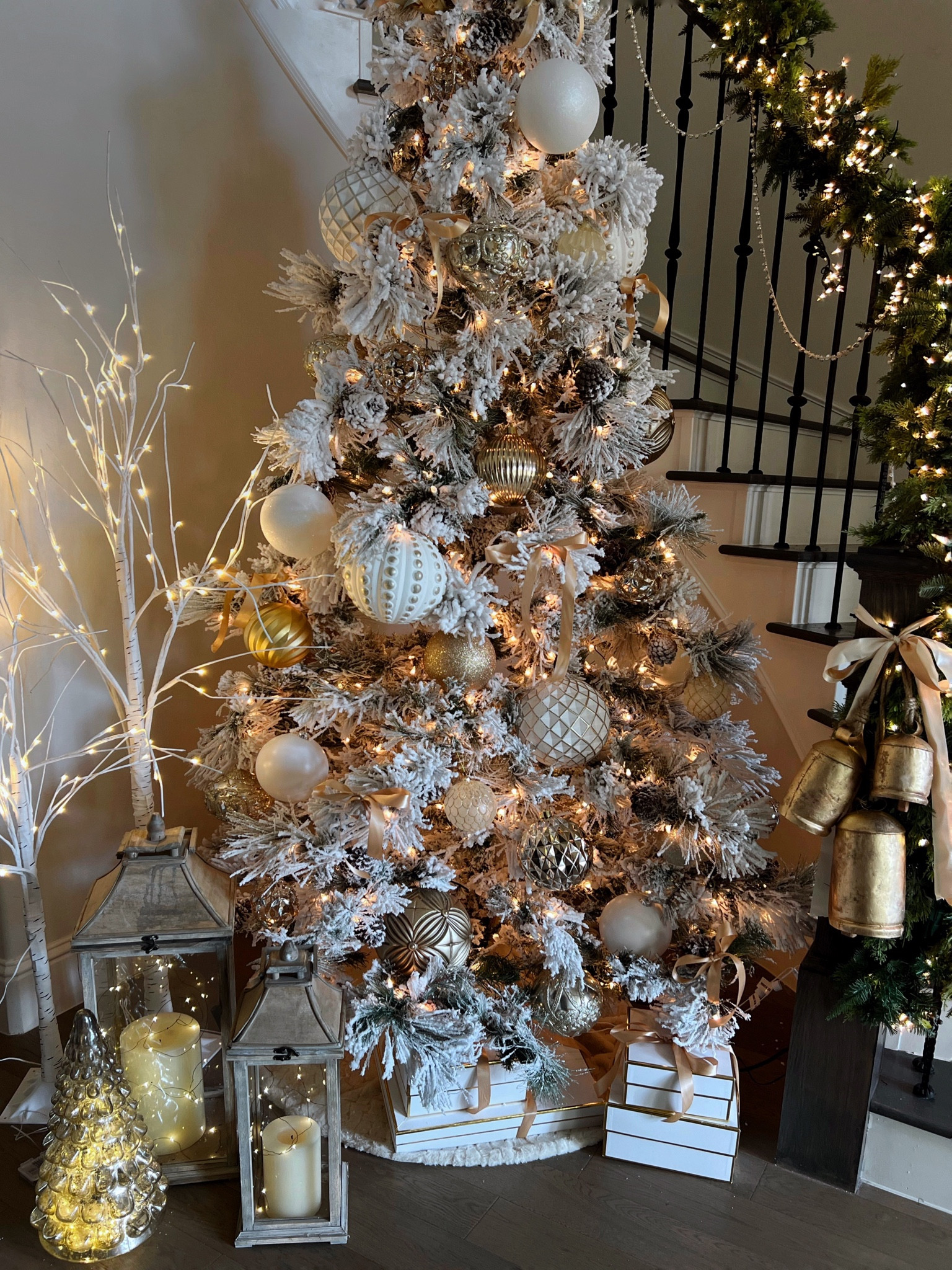 Christmas flocked tree entryway decor 


#LTKhome #LTKSeasonal #LTKHoliday