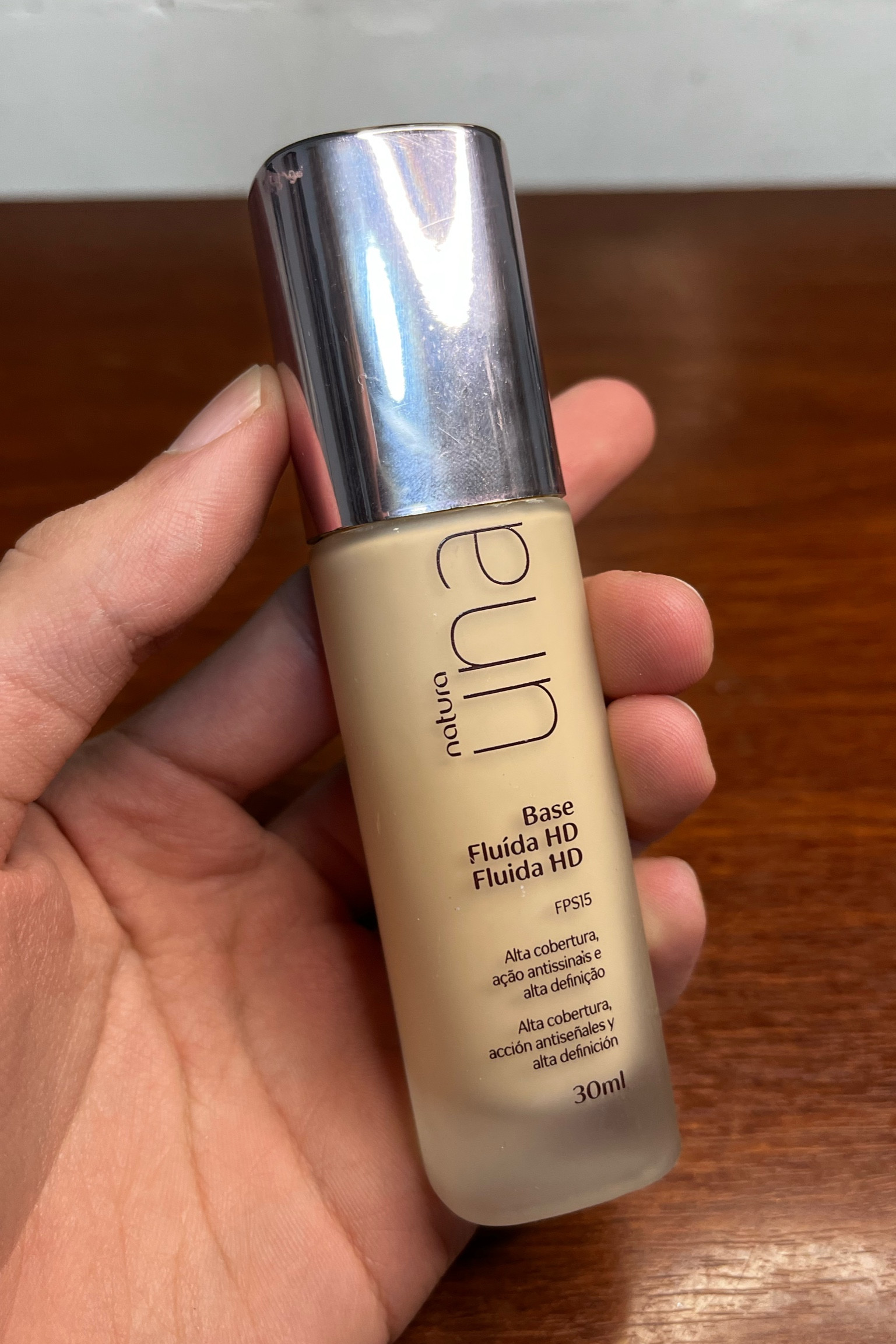 A Base Fluida HD é uma base excelente para quem tem pele oleosa e pra quem gosta de controlar a cobertura, podendo ir de baixa à alta cobertura. 
Ela é a base de silicone, ou seja, se quiser deixar ela blindada, tem que usar uma blindagem a base de silicone para que a pele possa ficar resistente. 

#LTKbrasil #LTKbeauty #LTKFind