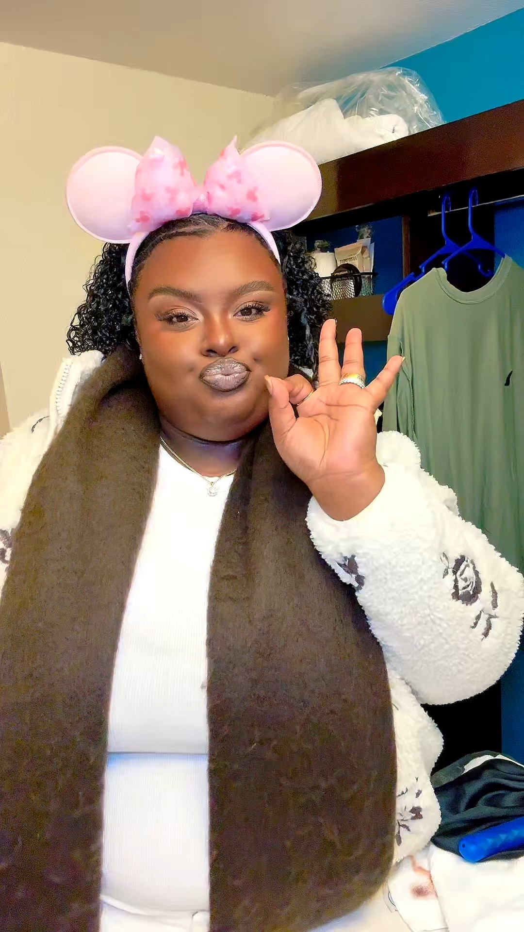 If you’re looking for a moisturizer and primer in one, this is it! It slayed me the entire day at Disneyland! 🐭🏰

#LTKmorningroutine #LTKPlusSize #LTKBeauty