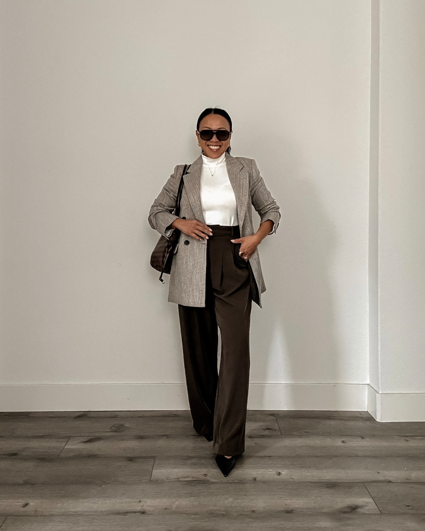 oversized beige jacket // white mockneck sweater // brown pants // black pumps // vintage louis vuitton neverfull damier ebene // winter workwear 

#LTKPetite #LTKSaleAlert #LTKootd