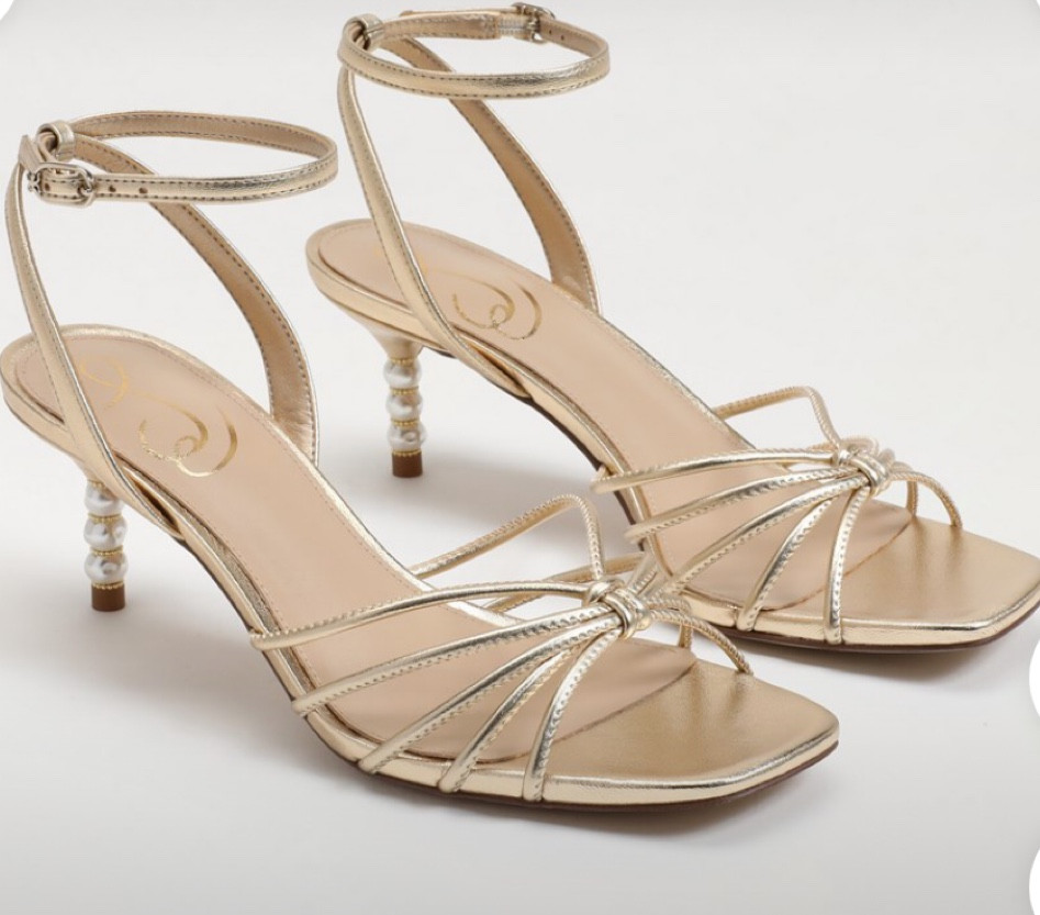 Pearly heels🤍

#LTKSeasonal #LTKGiftGuide #LTKstyletip