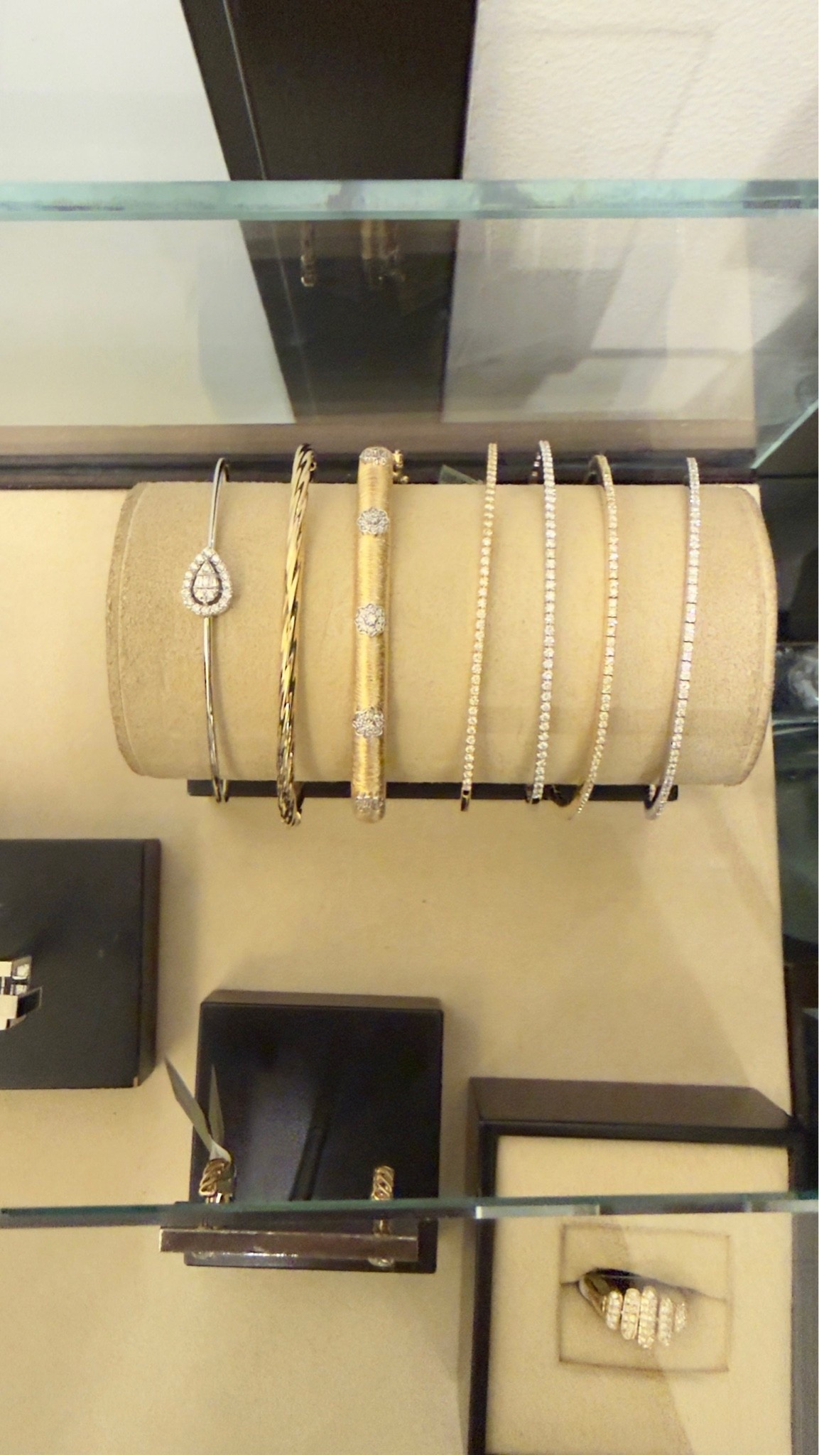 The Bony Levy bracelets in this year’s Nordstrom Anniversary sale are SO pretty. Dying for the pear one 😍✨

#LTKSaleAlert #LTKOver40 #LTKdayinmylife