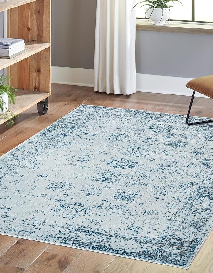 Unique Loom Sofia Collection Area Rug - Casino (4' 1" x 6' 1" Rectangle, Light Blue/ Ivory) | Amazon (US)