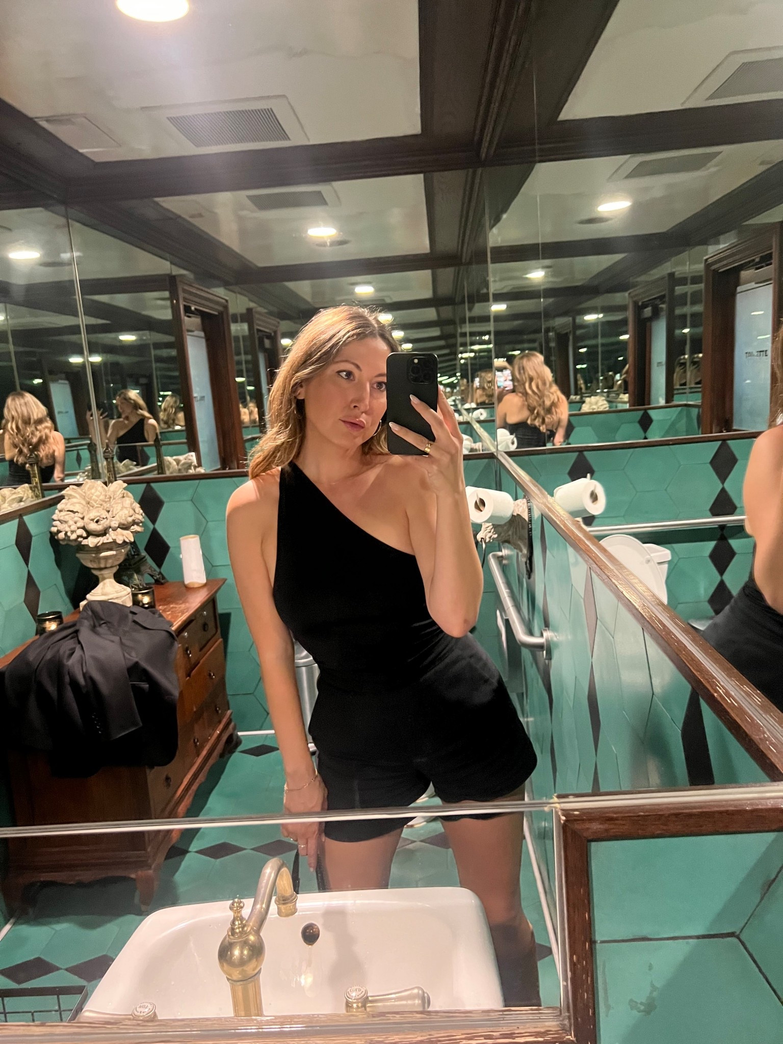 H&M One Shoulder Top / Black Shirt / Date Night / GNO / Going Out Outfit / Under $20

#LTKFindsUnder50 #LTKFindsUnder100 #LTKSaleAlert